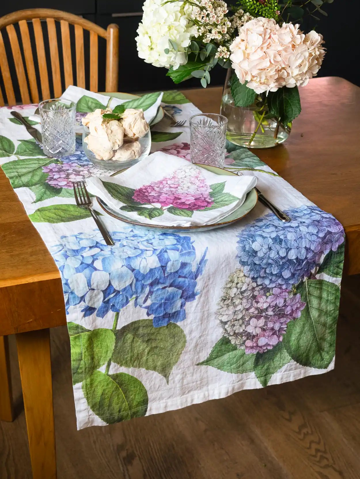 European Linen 'Hydrangea' Table Runner - White