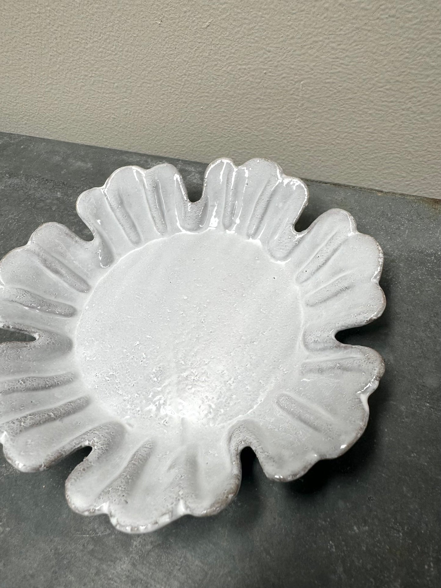 Astier de Villatte Chou Small Plate with 7 Petals