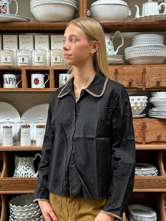 Sula Embroidered Collar Shirt - Black