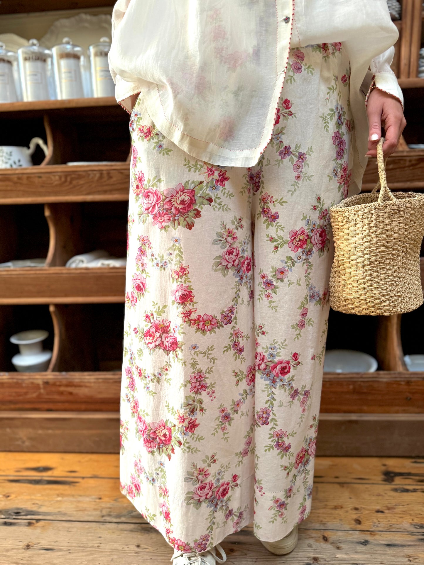 Péro White And Pink Floral Lightweight Pants