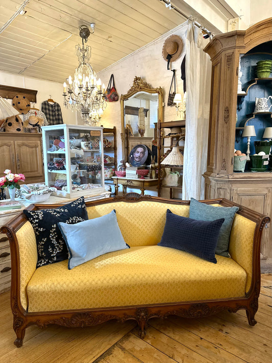 Antique French Louis XV Style Walnut Canapé