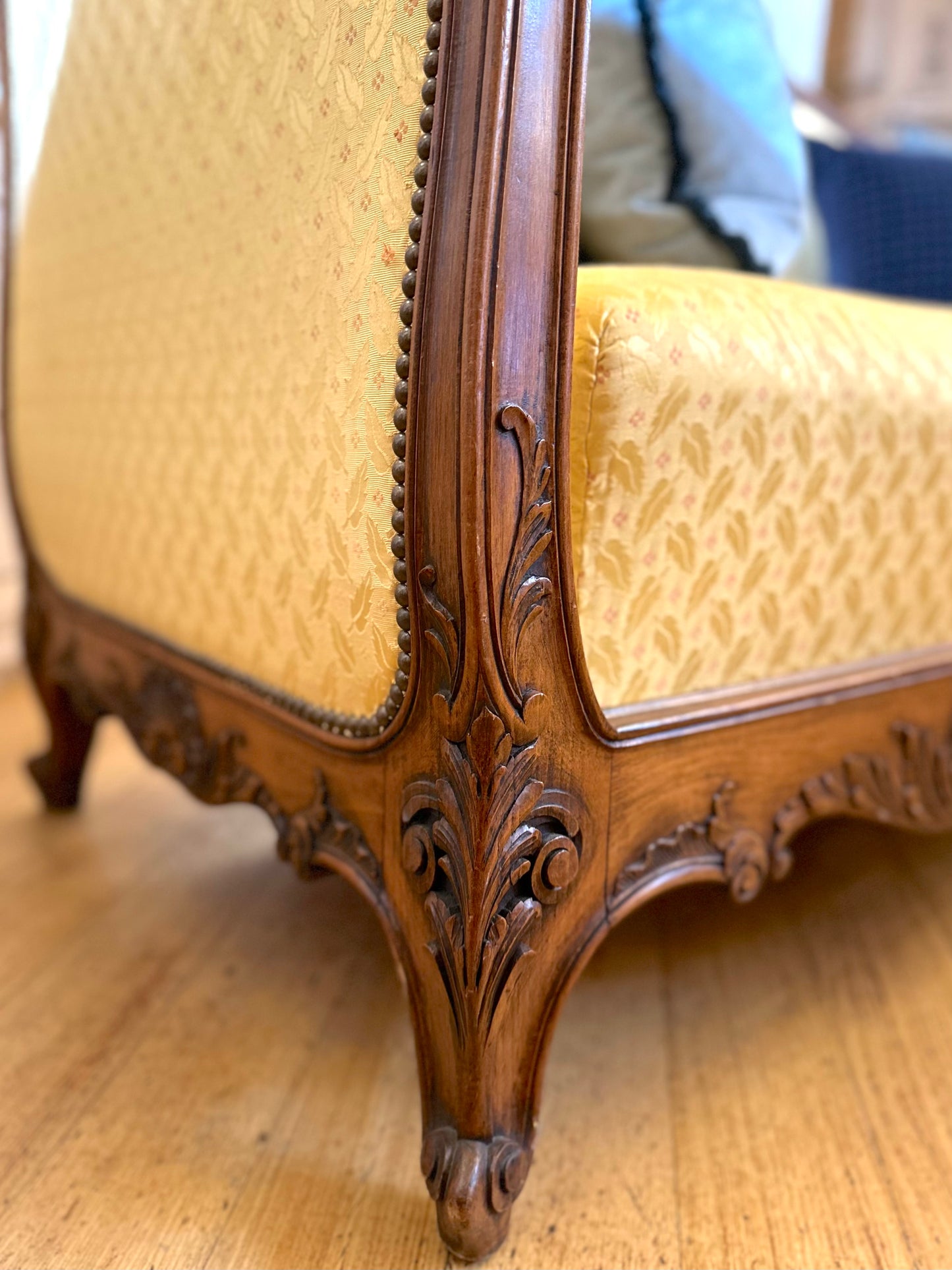 Antique French Louis XV Style Walnut Canapé