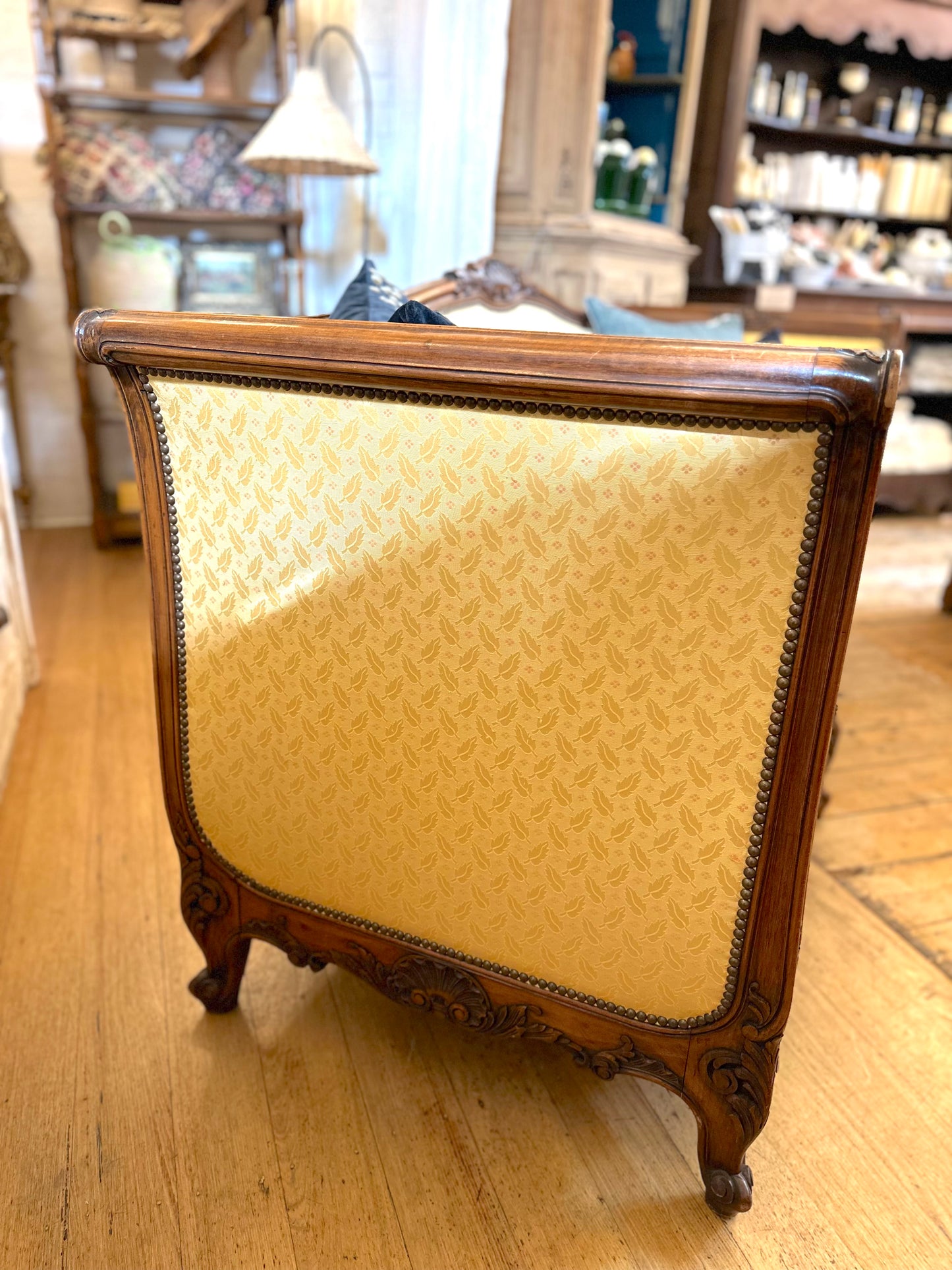 Antique French Louis XV Style Walnut Canapé