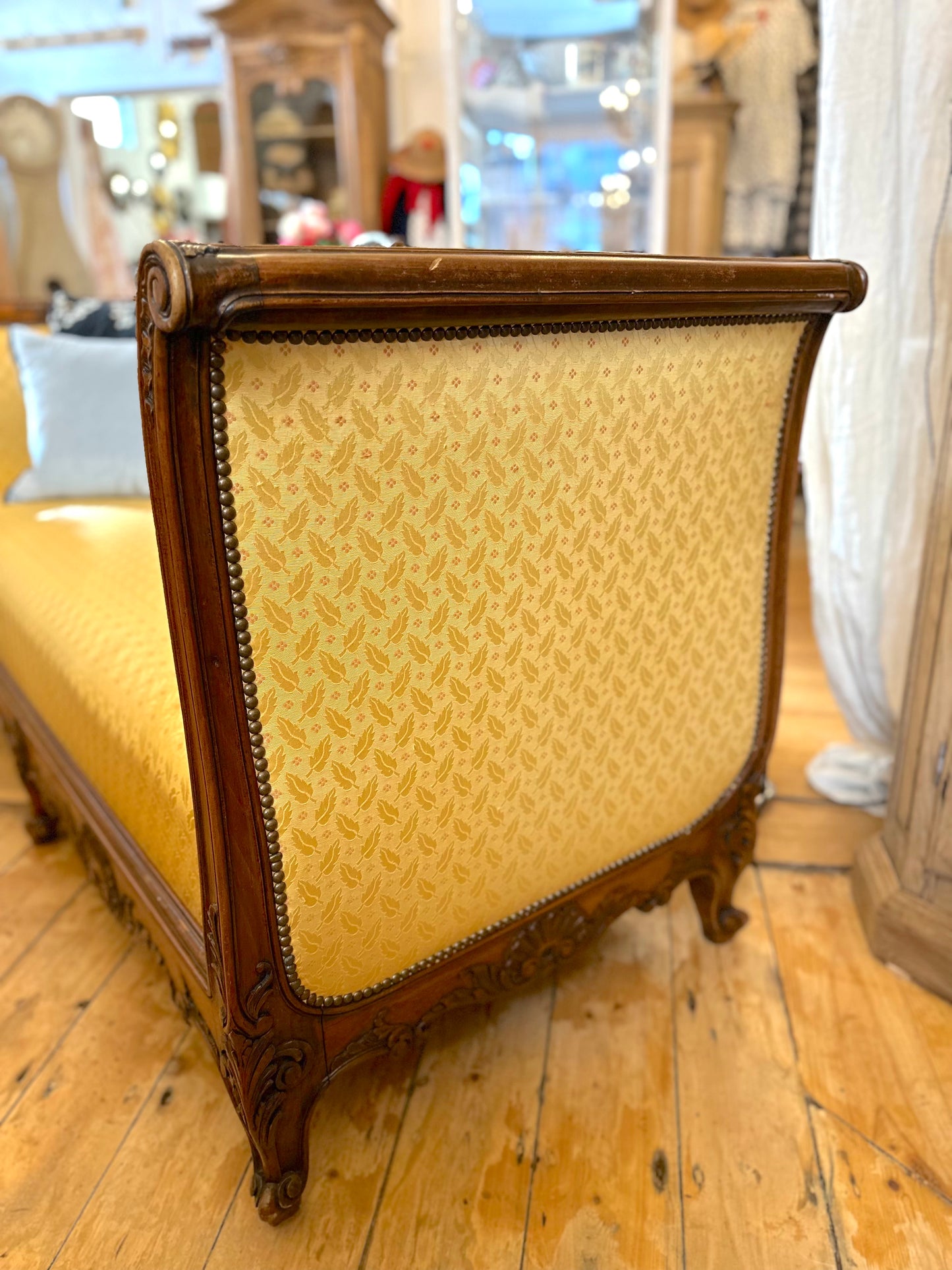 Antique French Louis XV Style Walnut Canapé