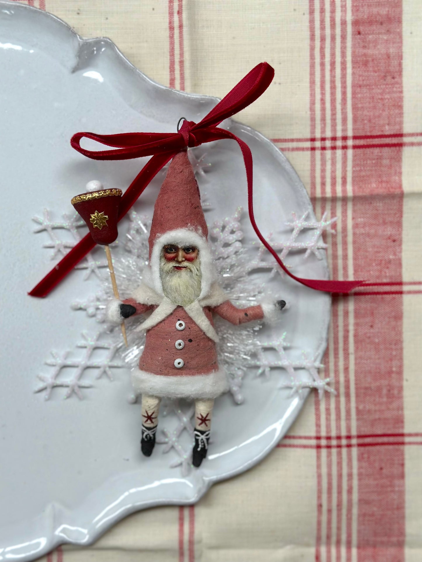 Vintage by Crystal Handspun Cotton Nostalgic Hanging Santas & Radish