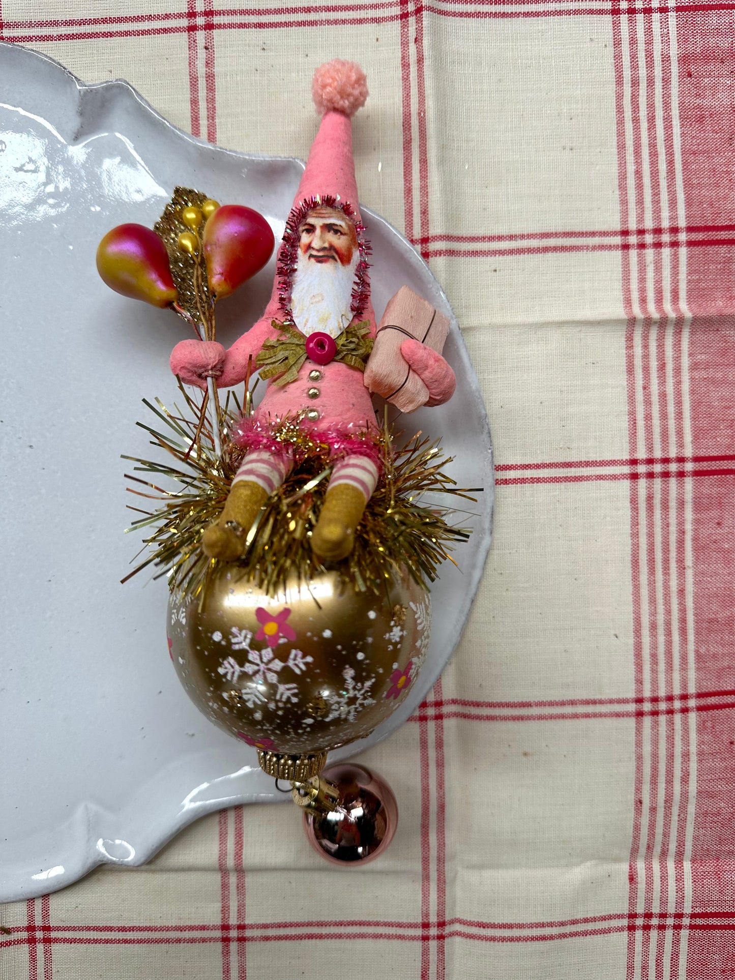 Vintage by Crystal Handspun Cotton Santas on Baubles