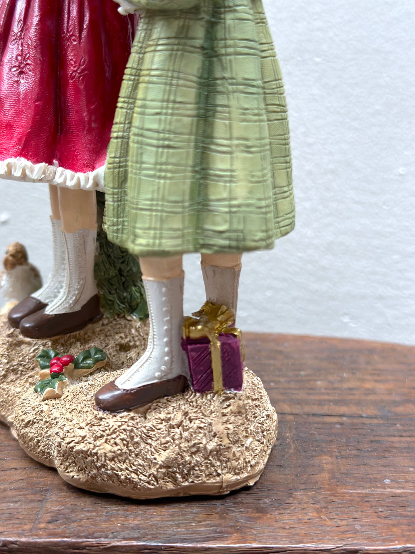 Carol Singing Girls - Standing Ornament - Woodland Christmas