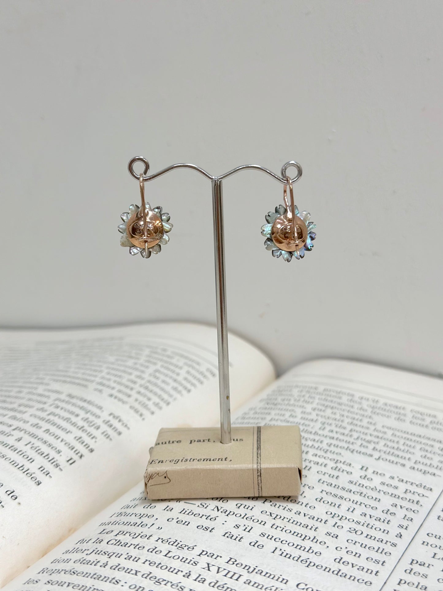 Italian Small Grey Mother of Pearl Daisy Earrings