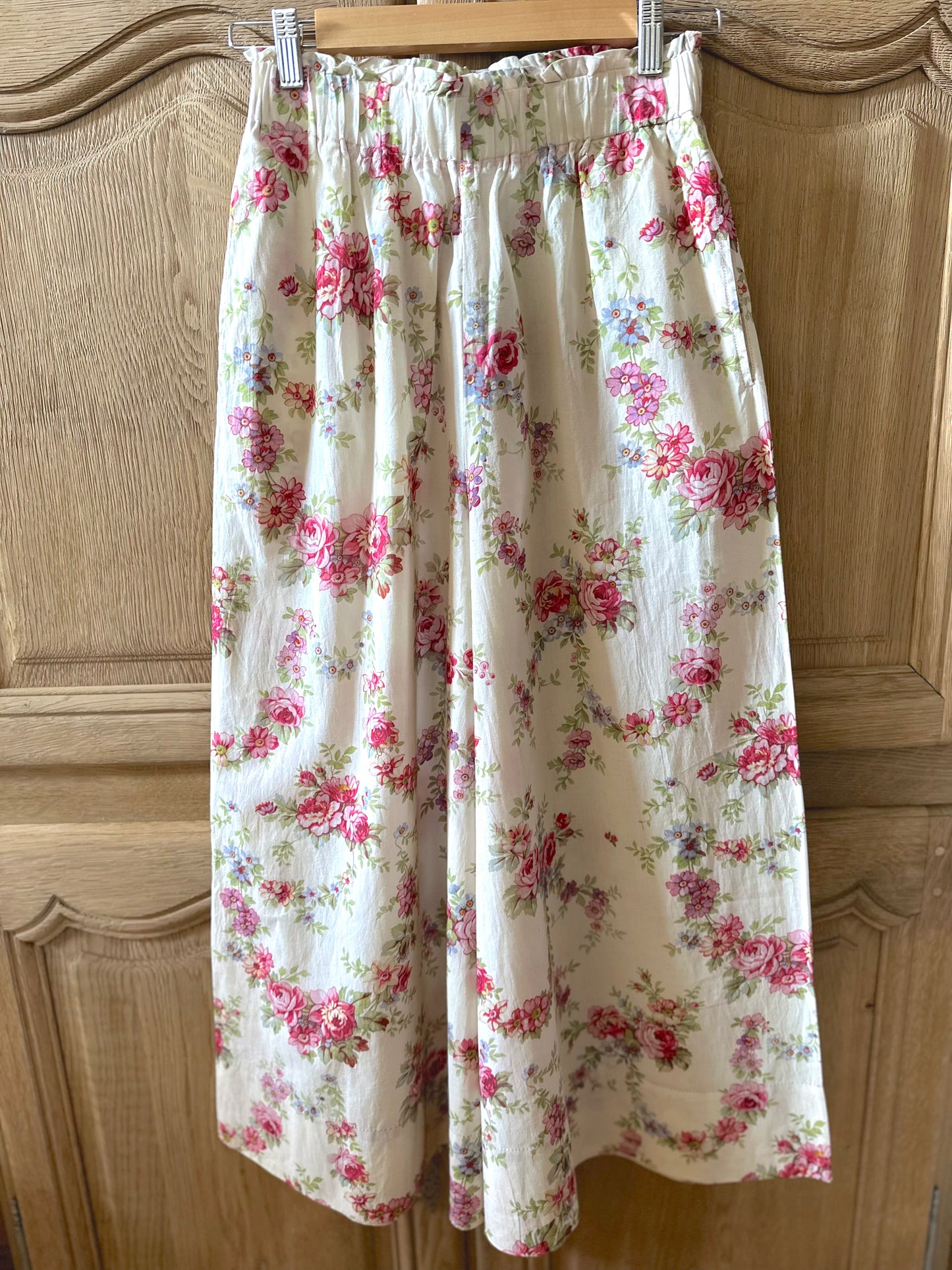 Péro White And Pink Floral Lightweight Pants