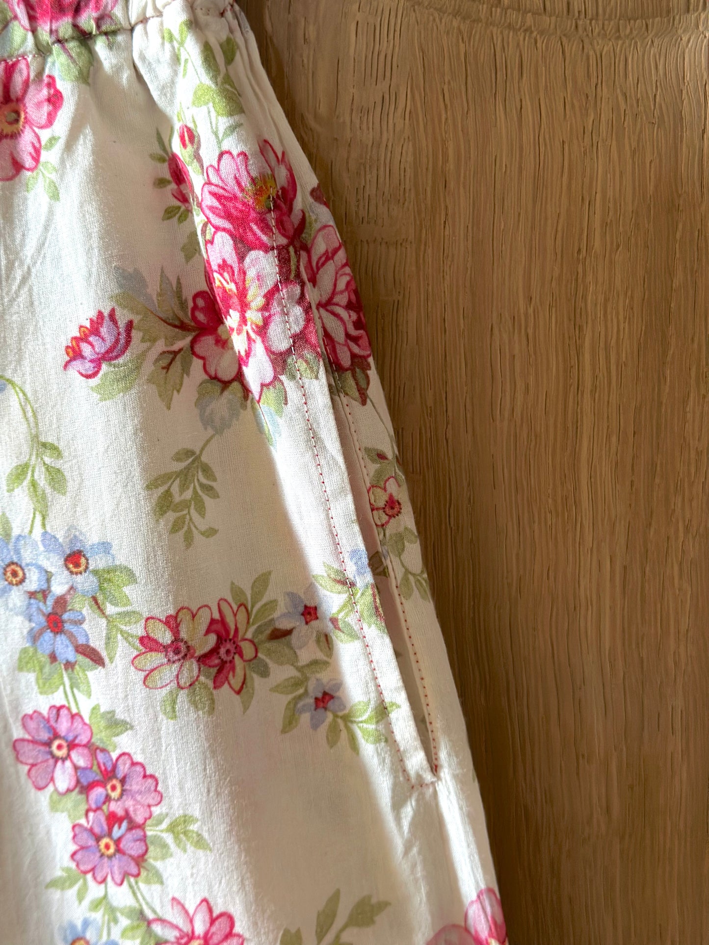 Péro White And Pink Floral Lightweight Pants