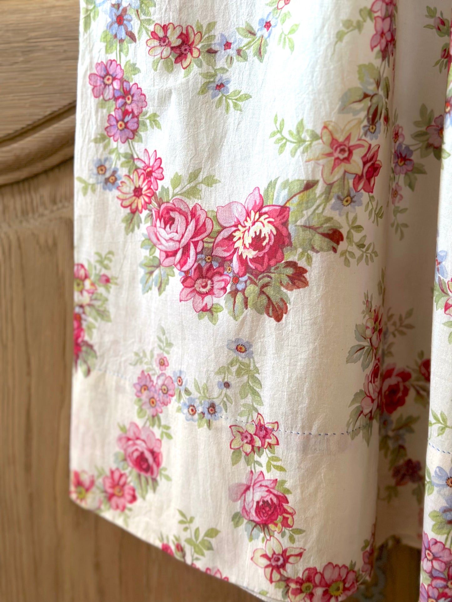 Péro White And Pink Floral Lightweight Pants