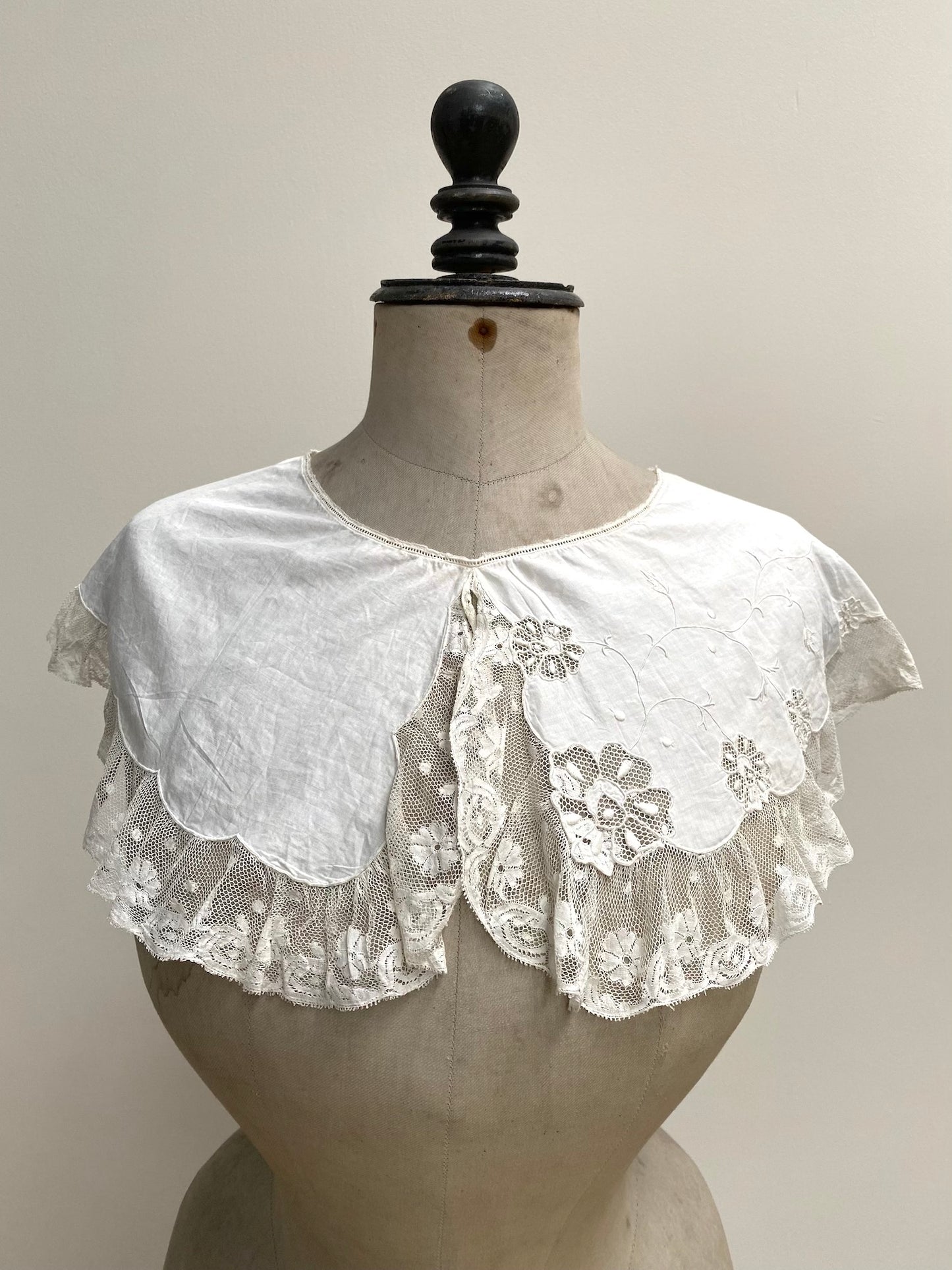 Antique French Fine Cotton Embroidered Lace Collar