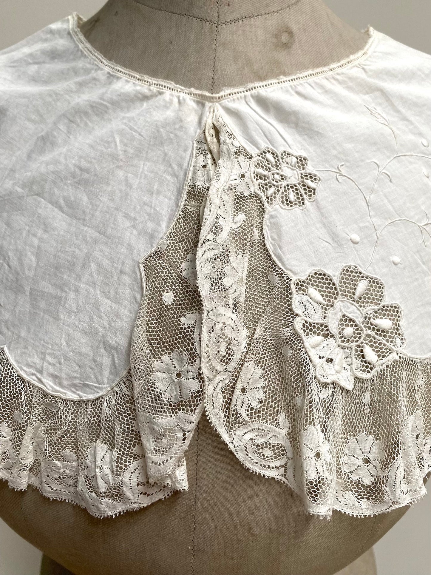 Antique French Fine Cotton Embroidered Lace Collar
