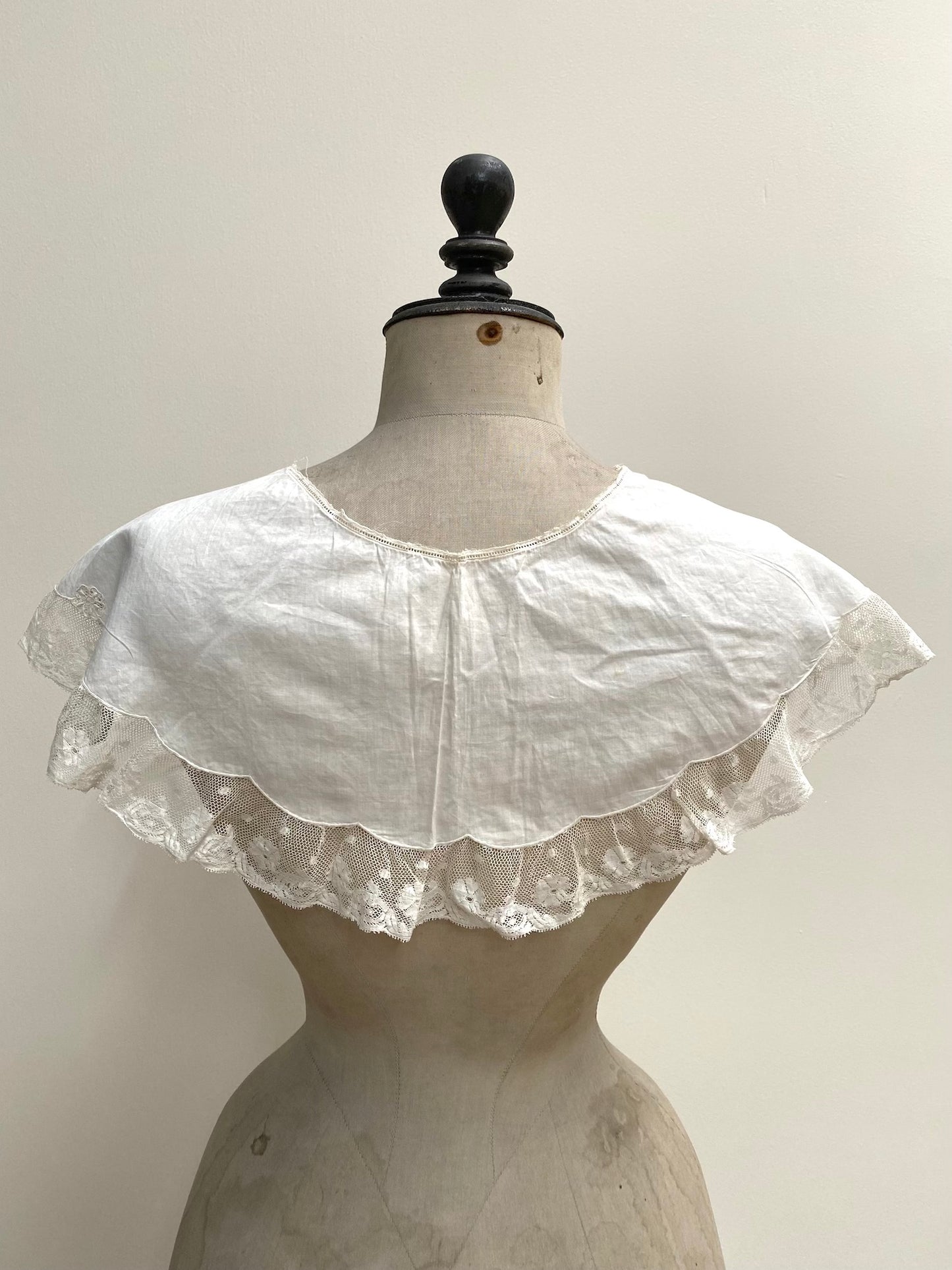 Antique French Fine Cotton Embroidered Lace Collar