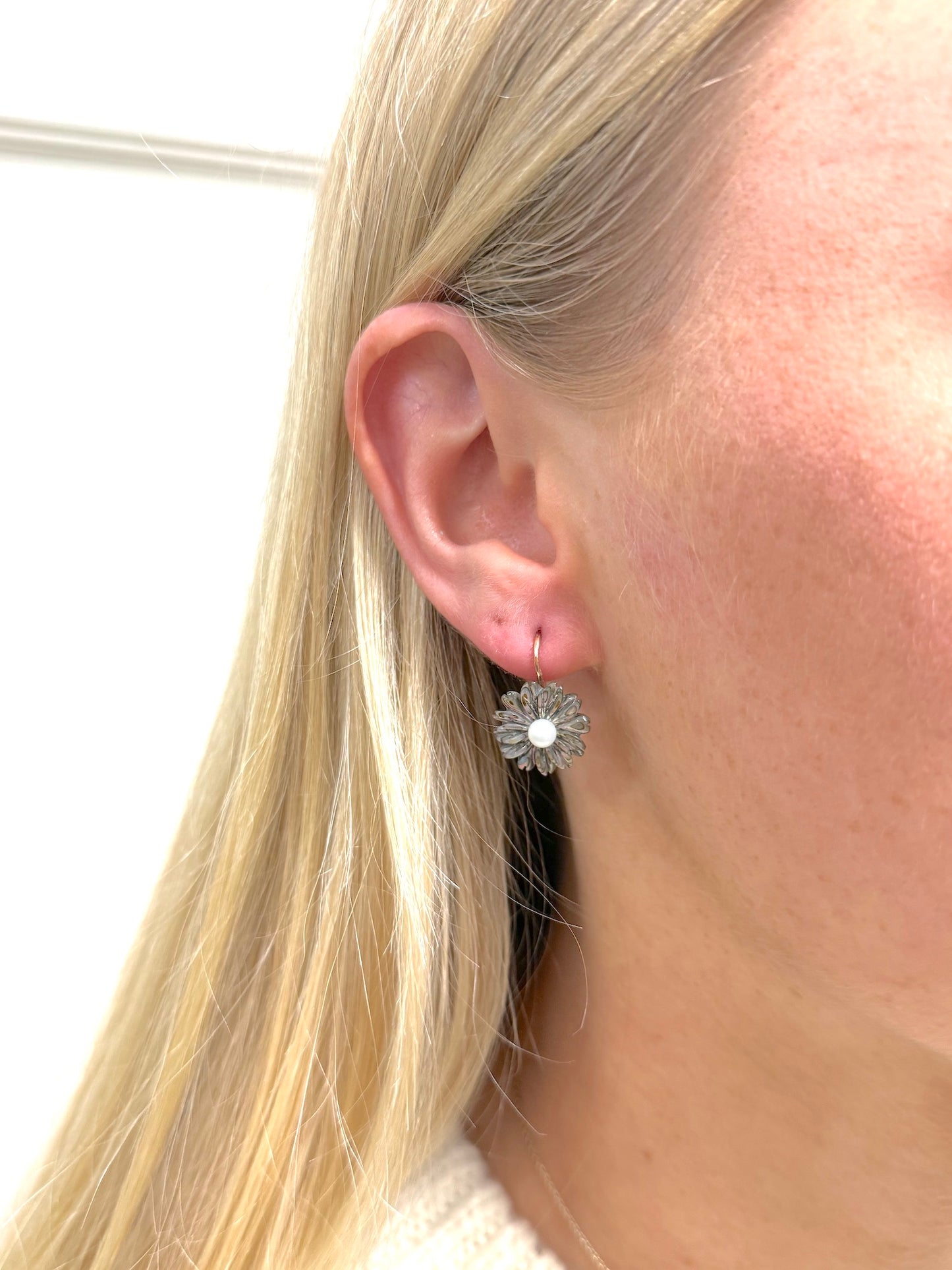 Italian Small Grey Mother of Pearl Daisy Earrings