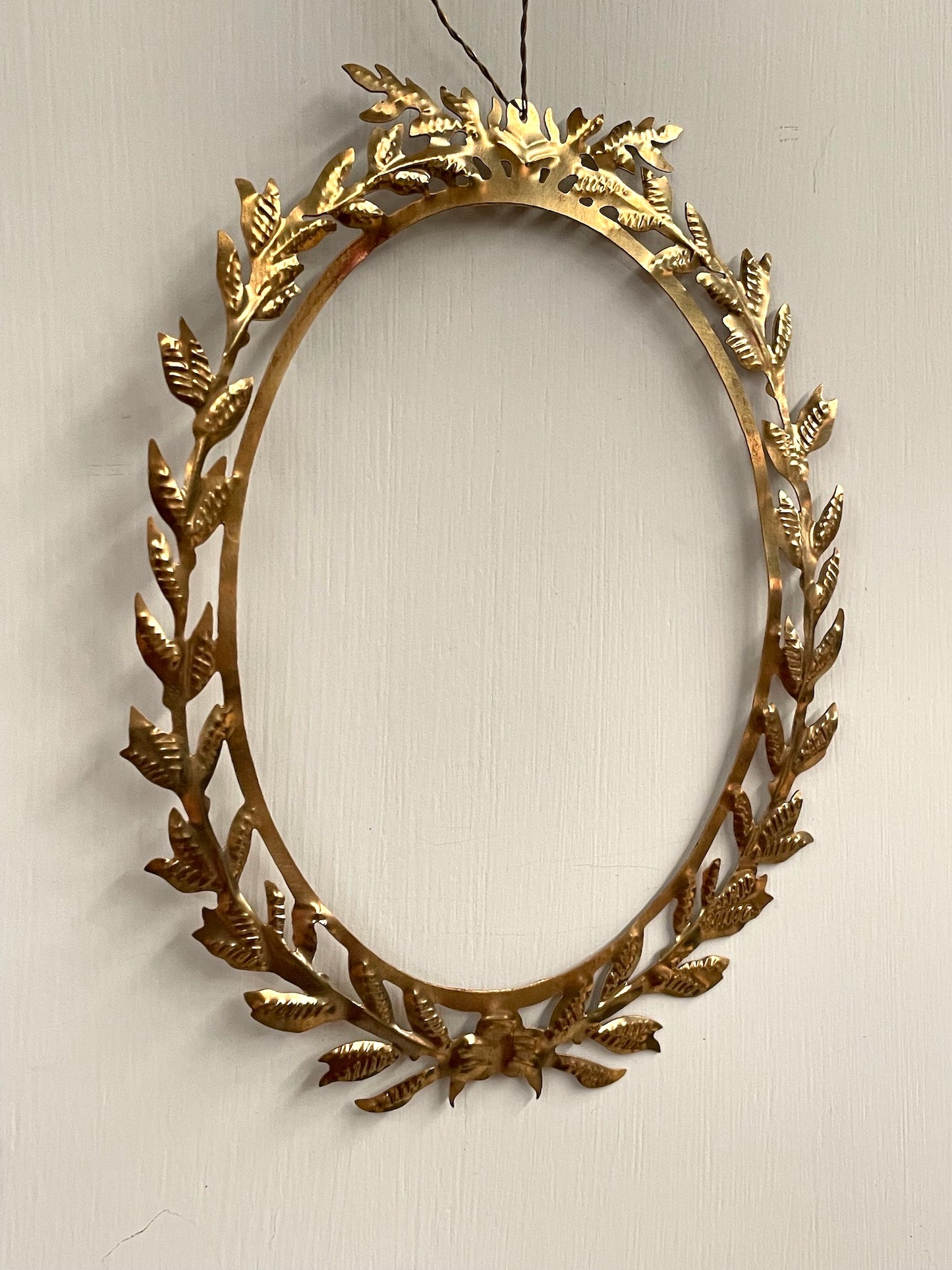 Walther & Co. Brass Oval Wreath
