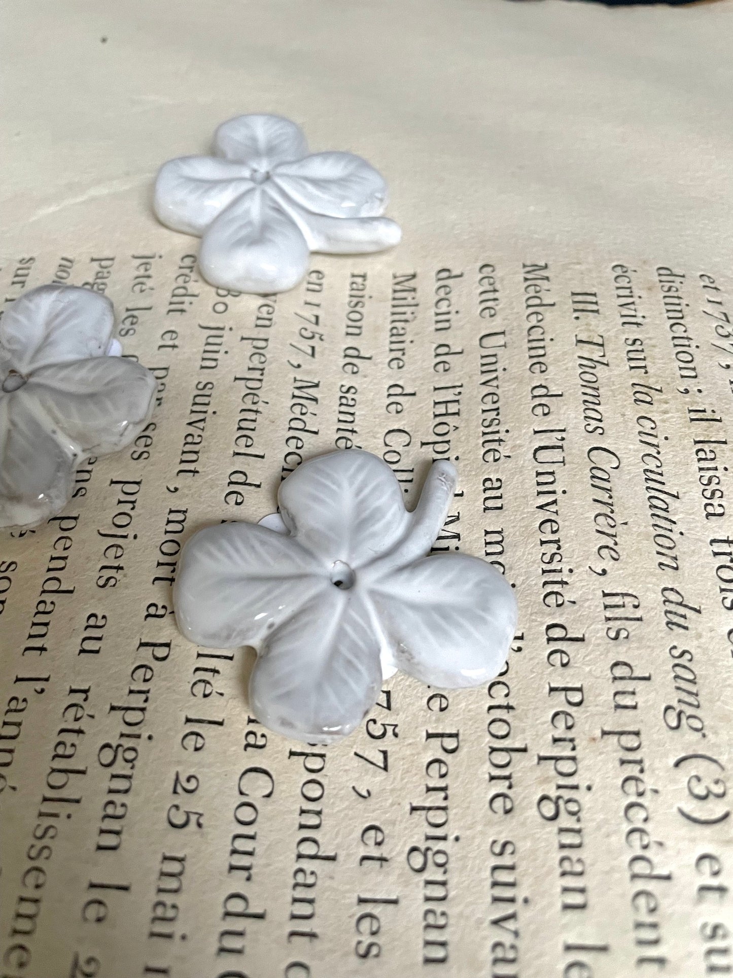 Astier de Villatte Chance Clover Incense Holder