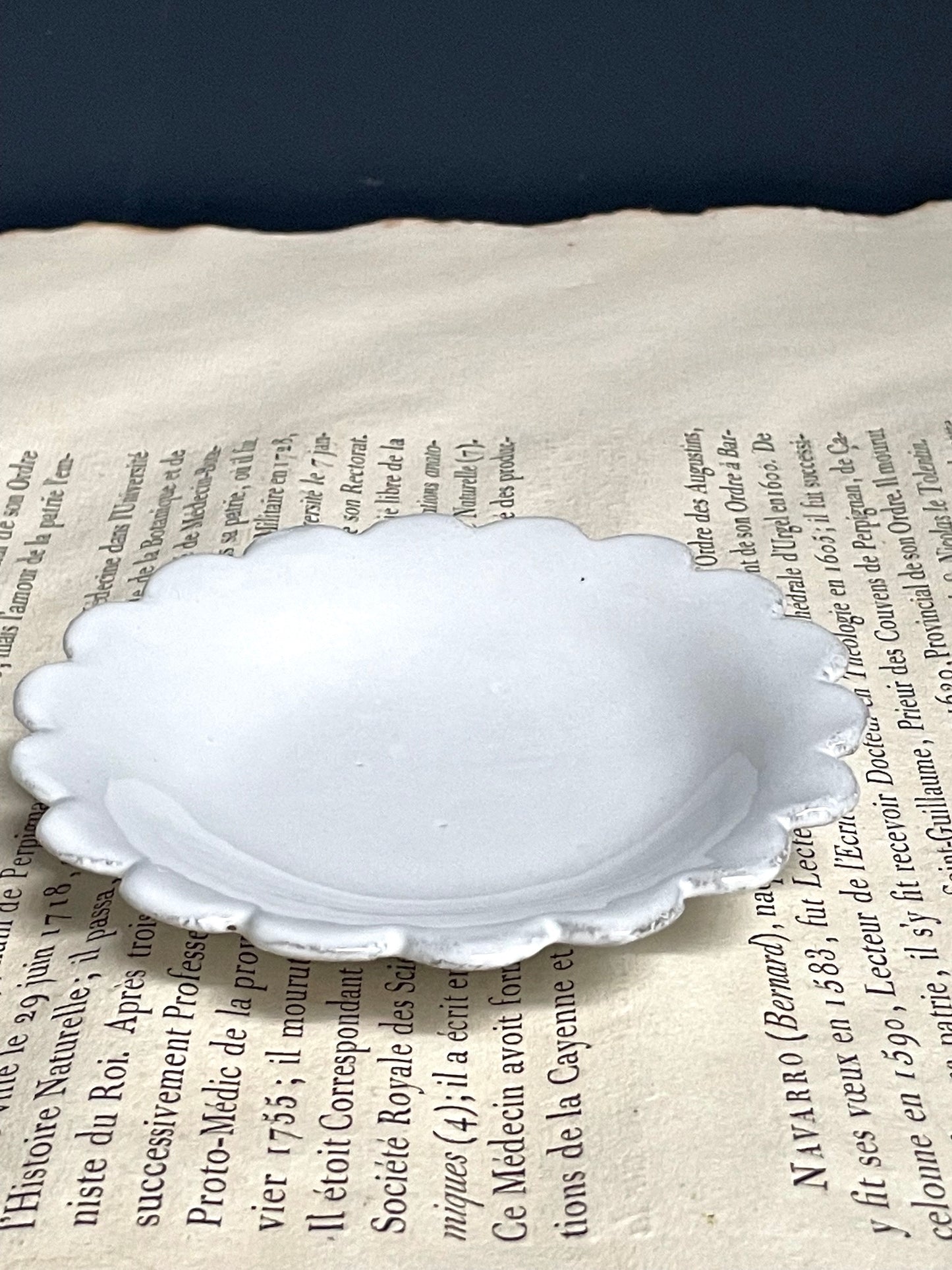 Astier de Villatte Daisy Saucer