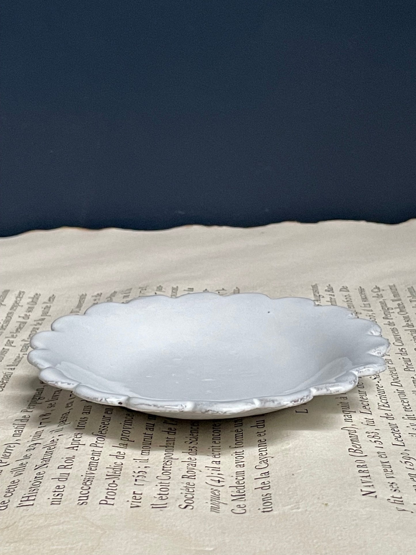 Astier de Villatte Daisy Saucer