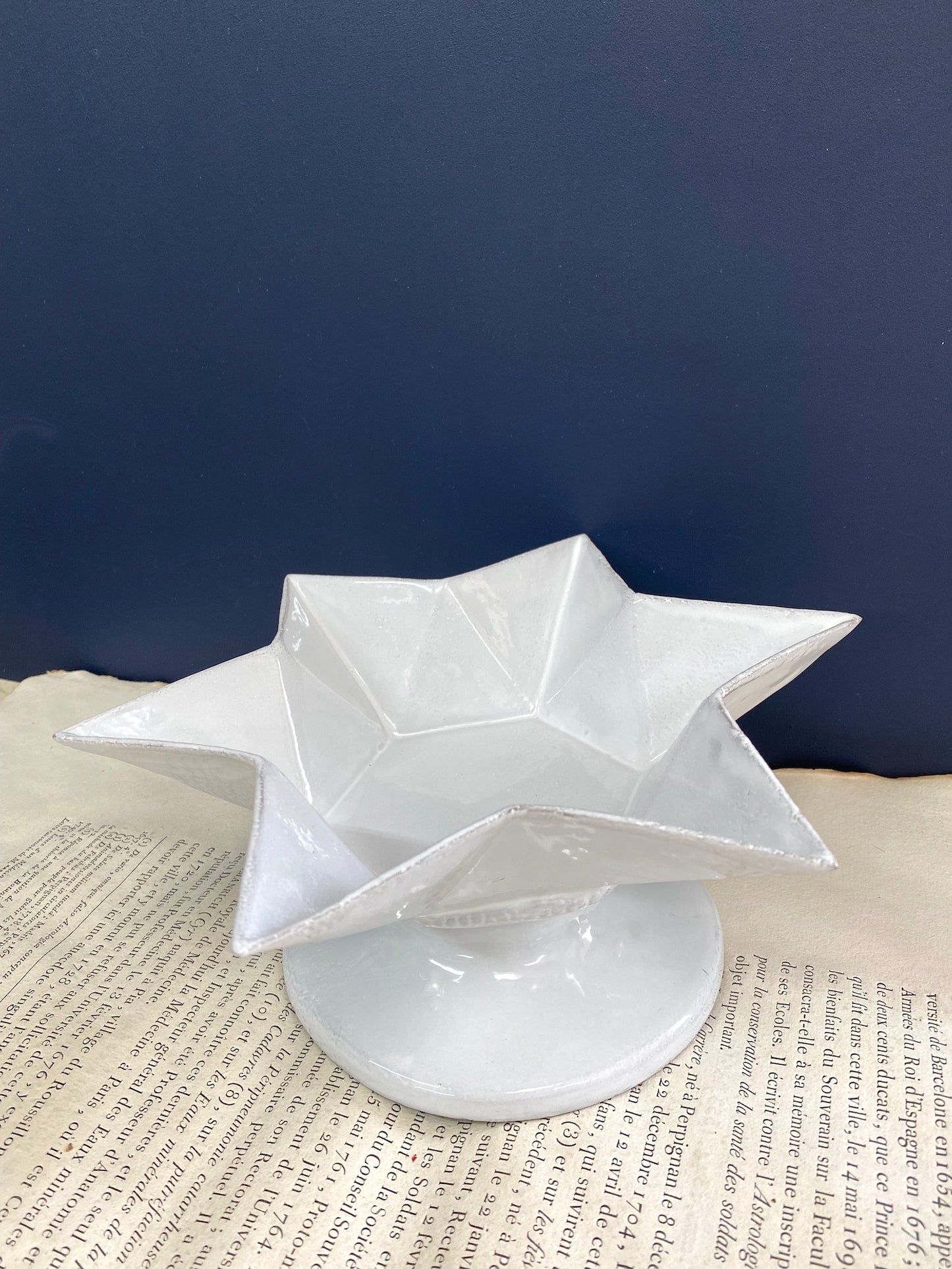 Astier de Villatte Etoile Stand