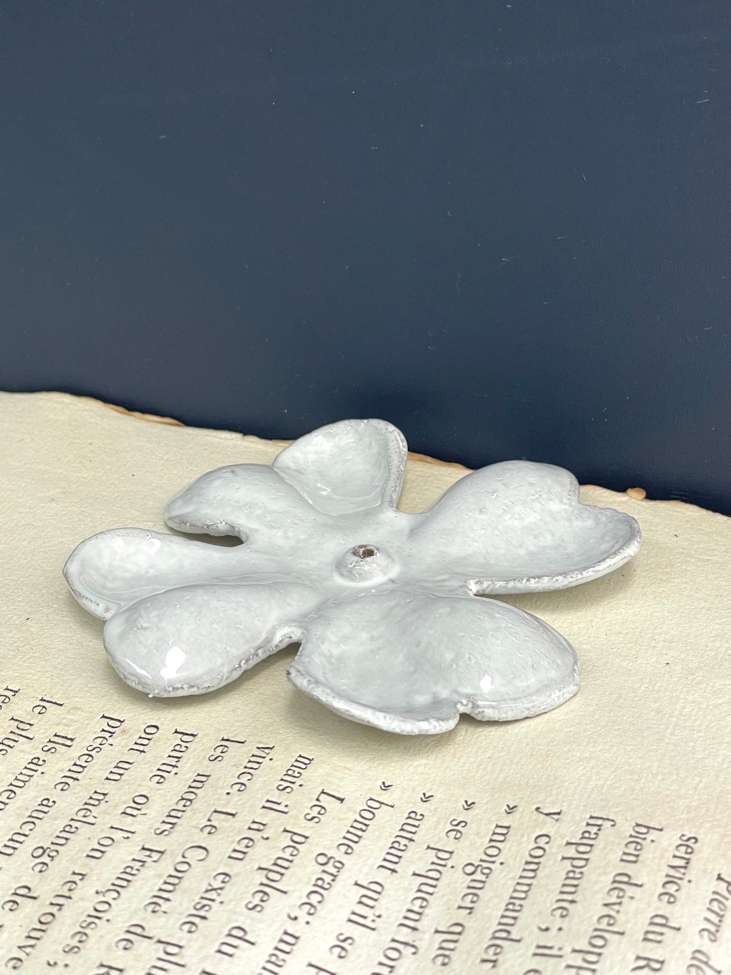 Astier de Villatte Large Chance Clover Incense Holder