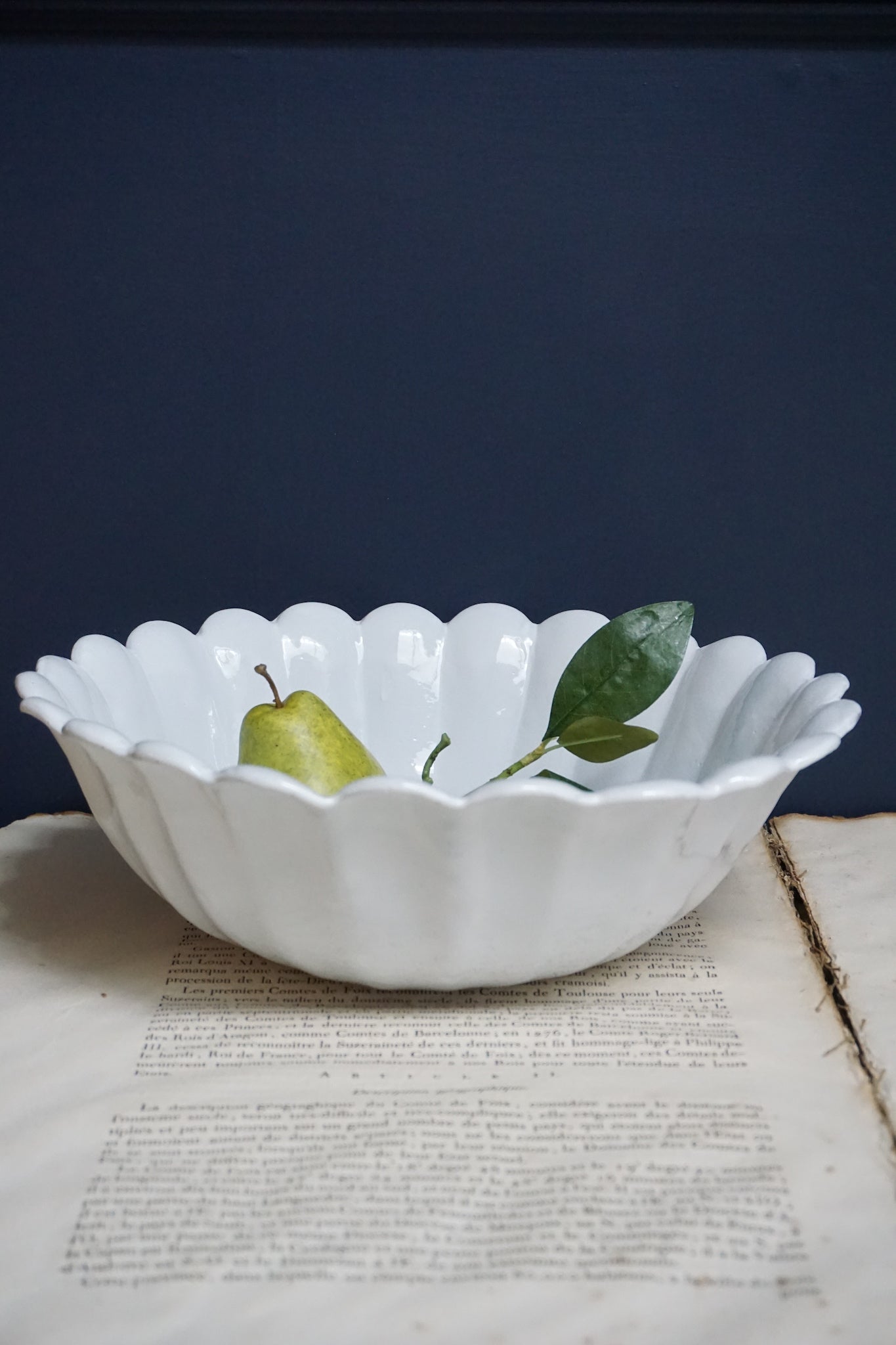 Astier de Villatte Marguerite Extra Large Fruit Bowl