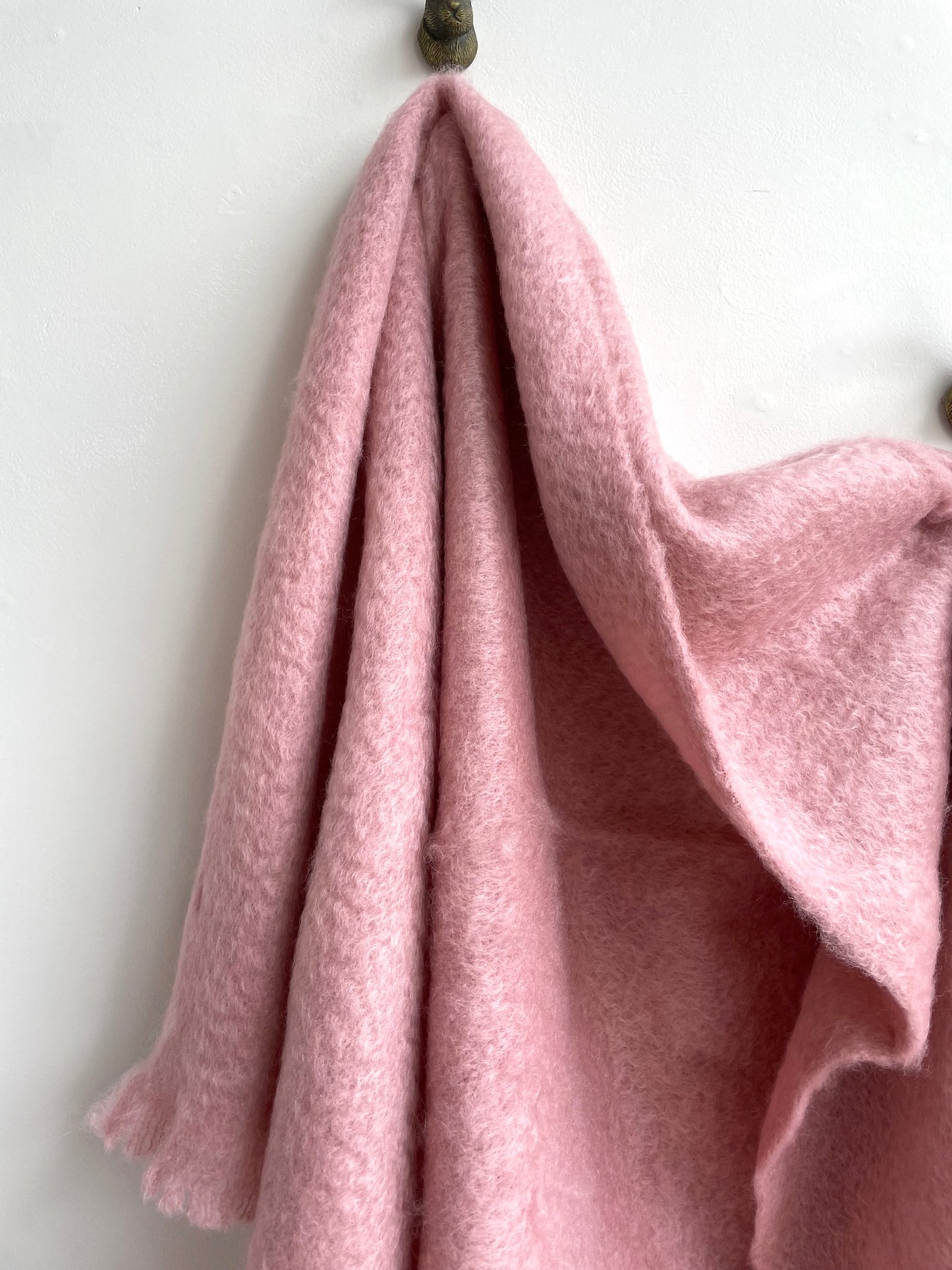 Mantas Ezcaray Pink Mohair Blanket