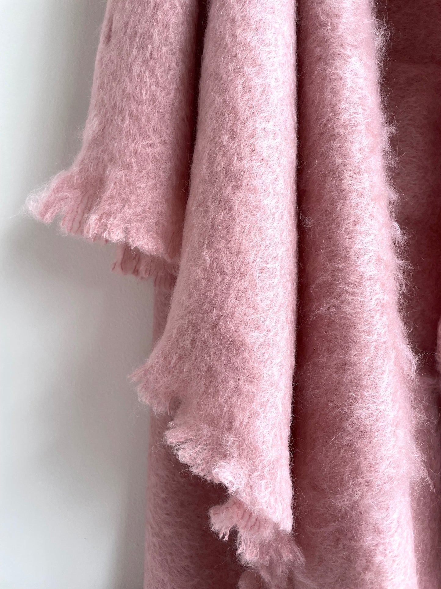Mantas Ezcaray Pink Mohair Blanket