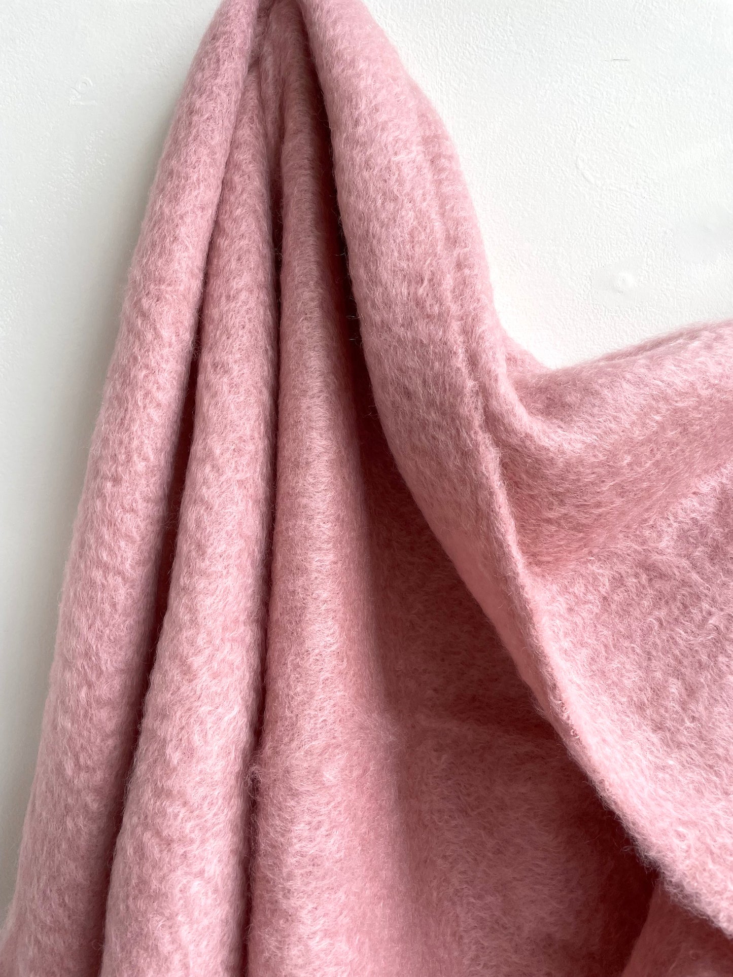 Mantas Ezcaray Pink Mohair Blanket