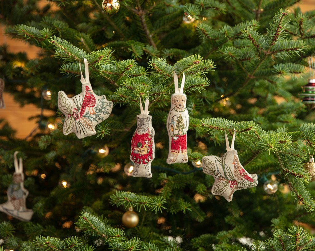 Coral & Tusk Cat With Gifts Ornament