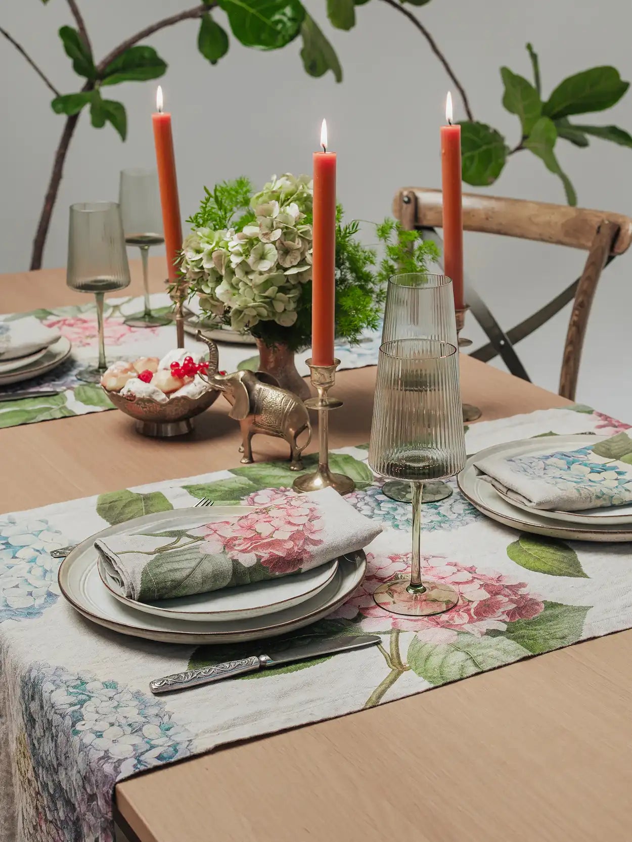 European Linen 'Hydrangea' Table Runner - Natural