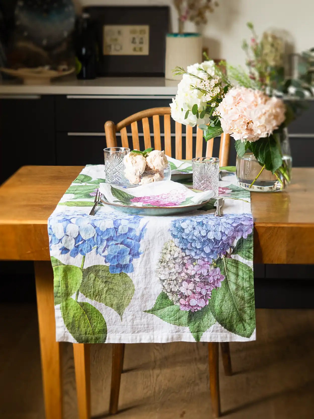 European Linen 'Hydrangea' Table Runner - White