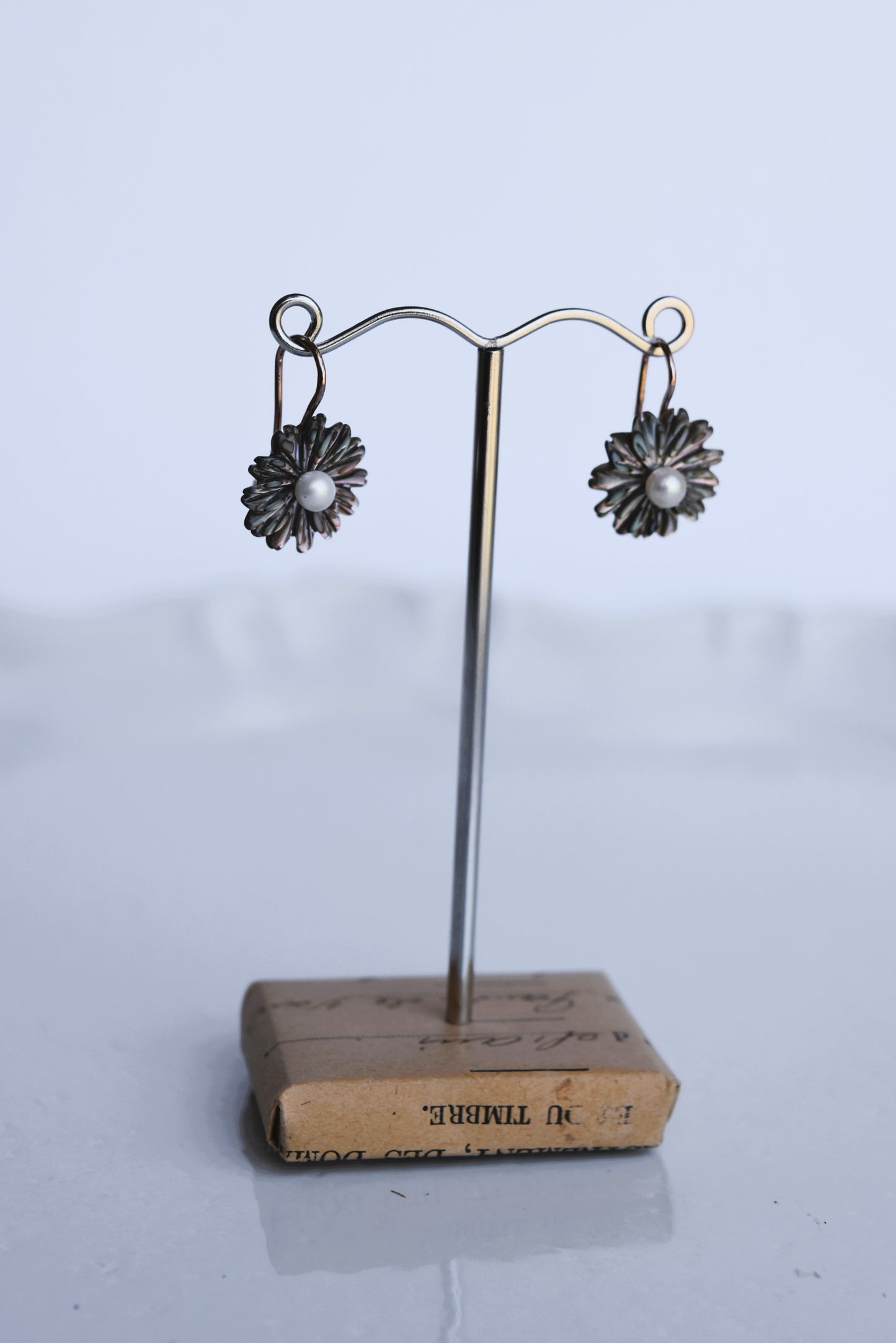 Italian Small Grey Mother-of-Pearl Flower Earrings