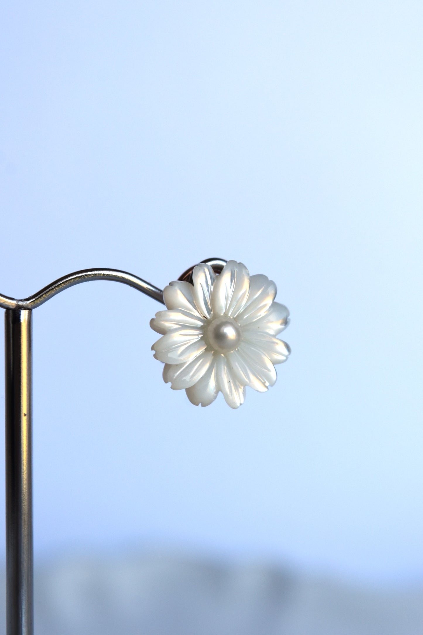 Italian Small White Mother-of-Pearl Flower Earrings Stud