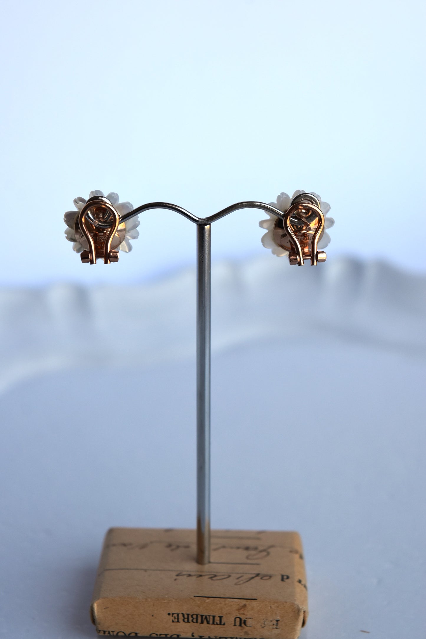 Italian Small White Mother-of-Pearl Flower Earrings Stud