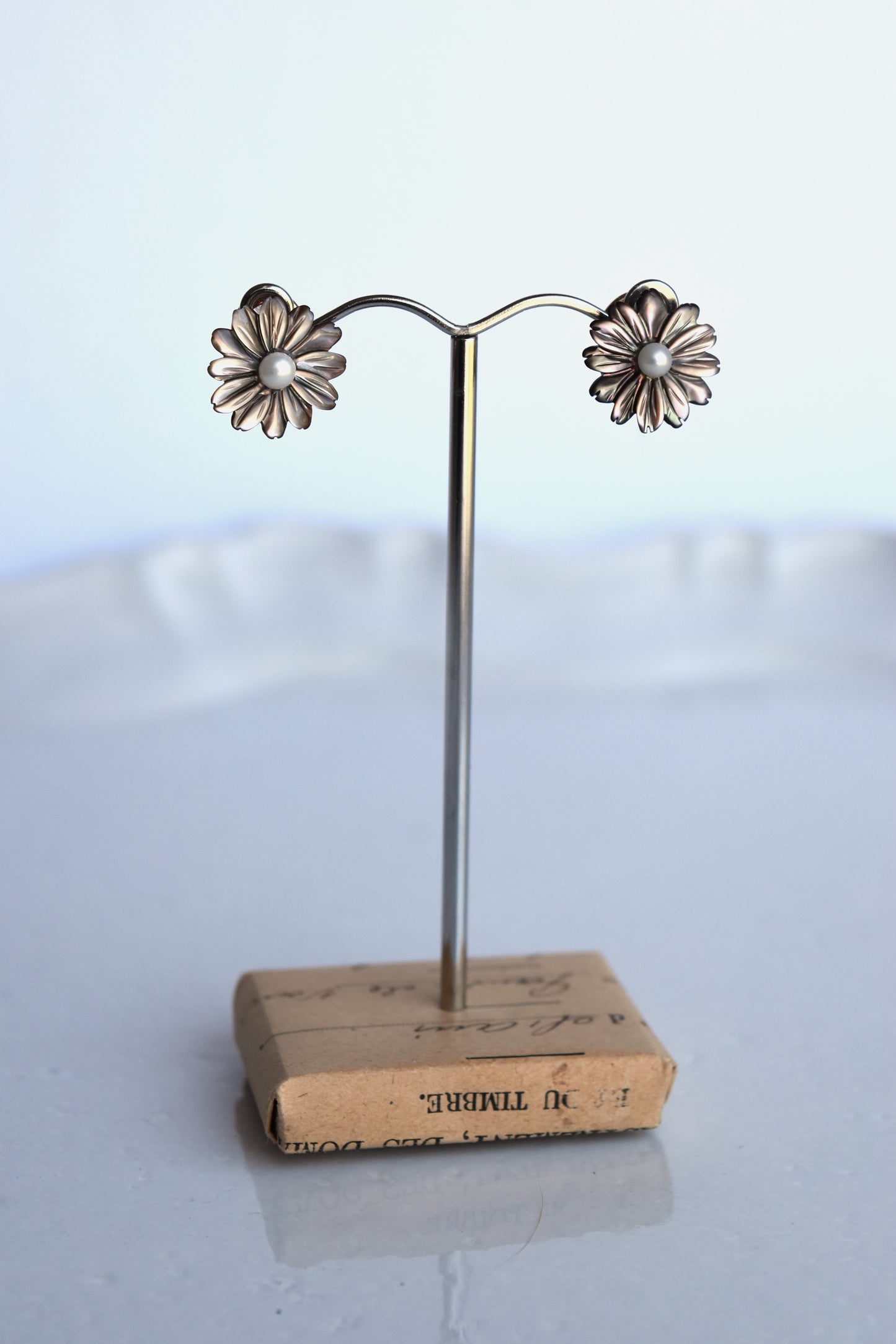 Italian Small Grey Mother-of-Pearl Flower Earrings Stud