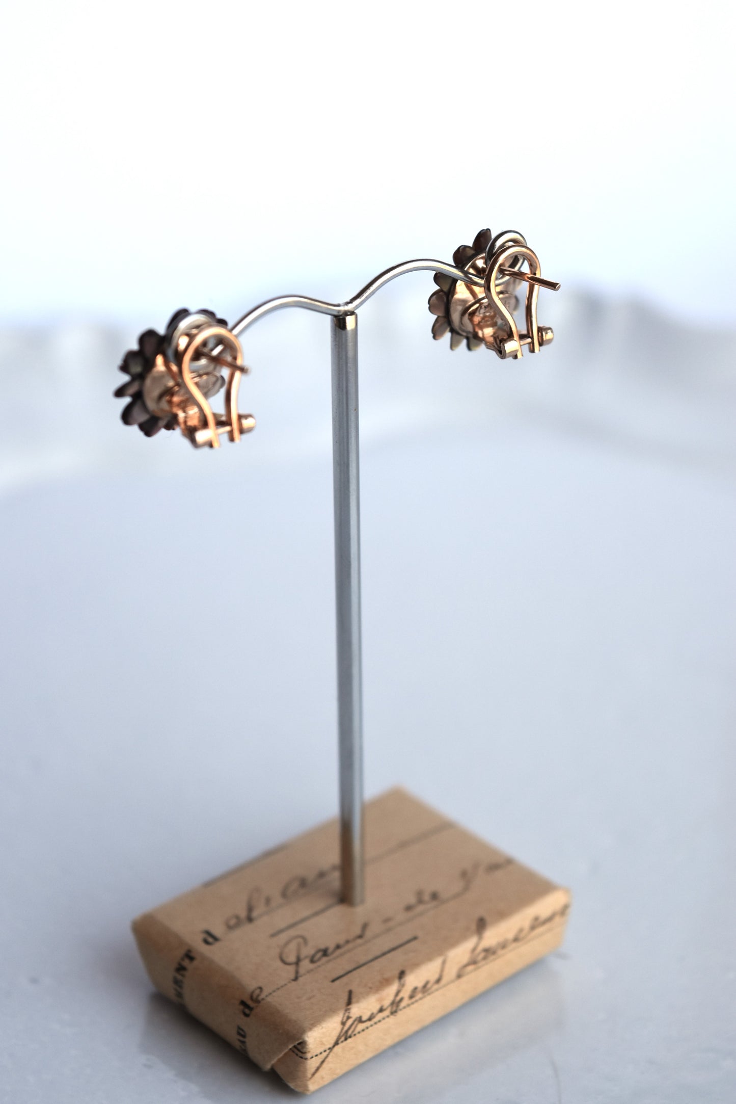 Italian Small Grey Mother-of-Pearl Flower Earrings Stud