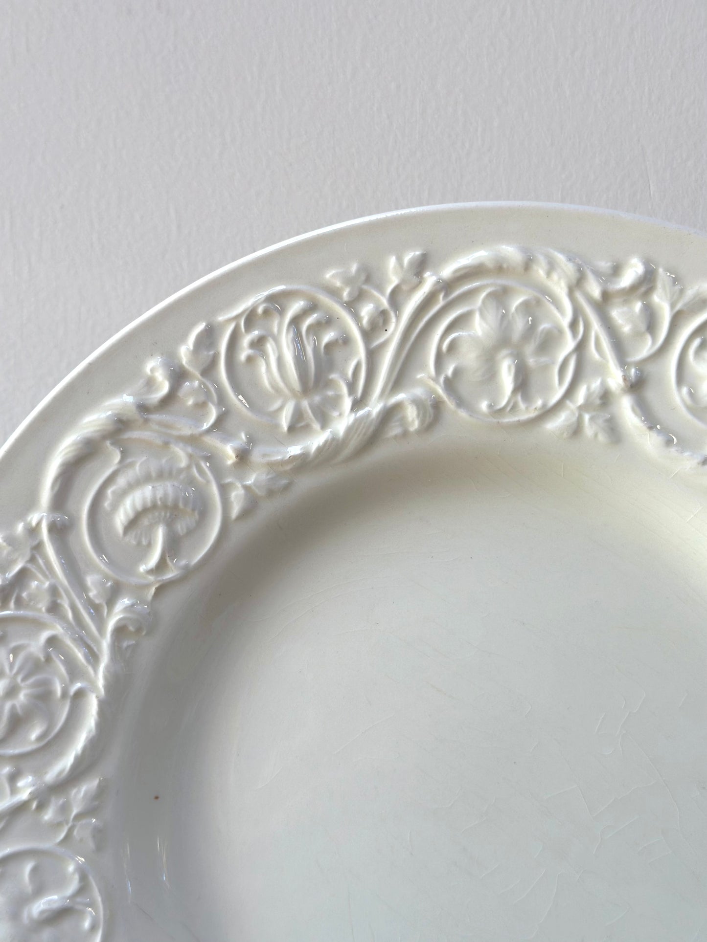 Antique English Wedgewood 'Patrician' Round Plate