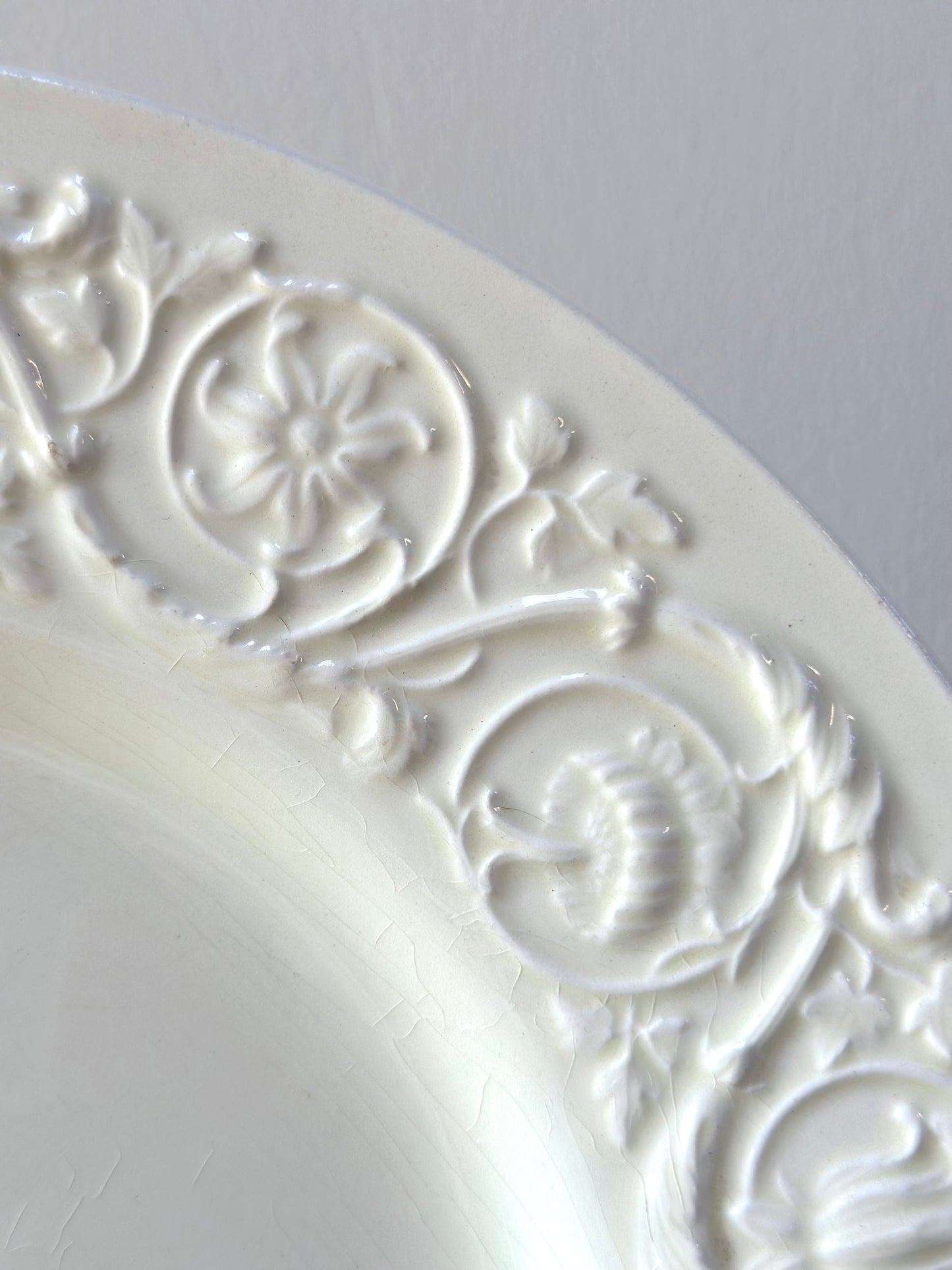 Antique English Wedgewood 'Patrician' Round Plate