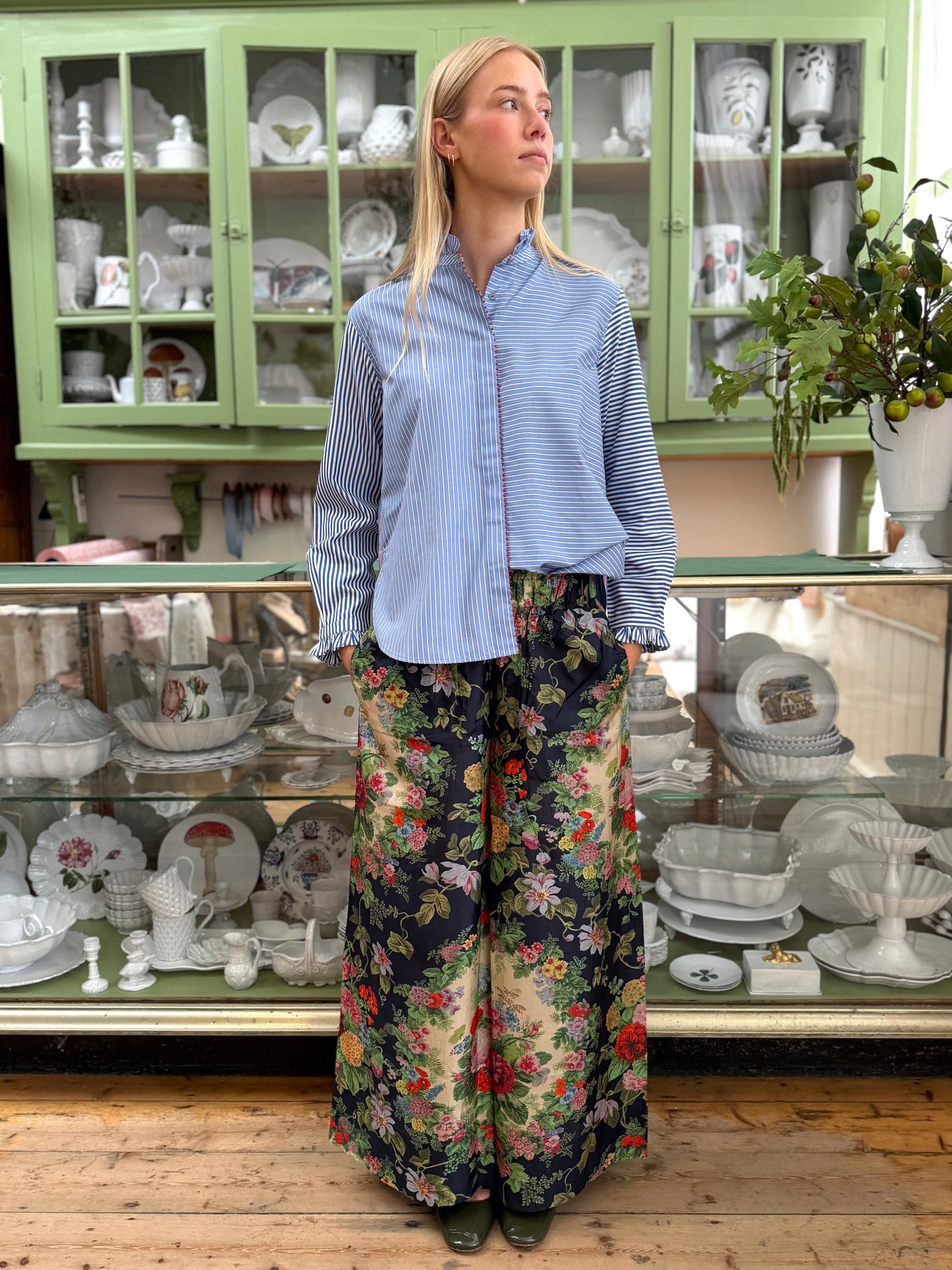 Péro Navy Floral Silk Pants