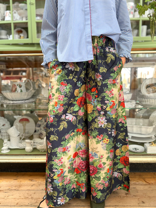 Péro Navy Floral Silk Pants