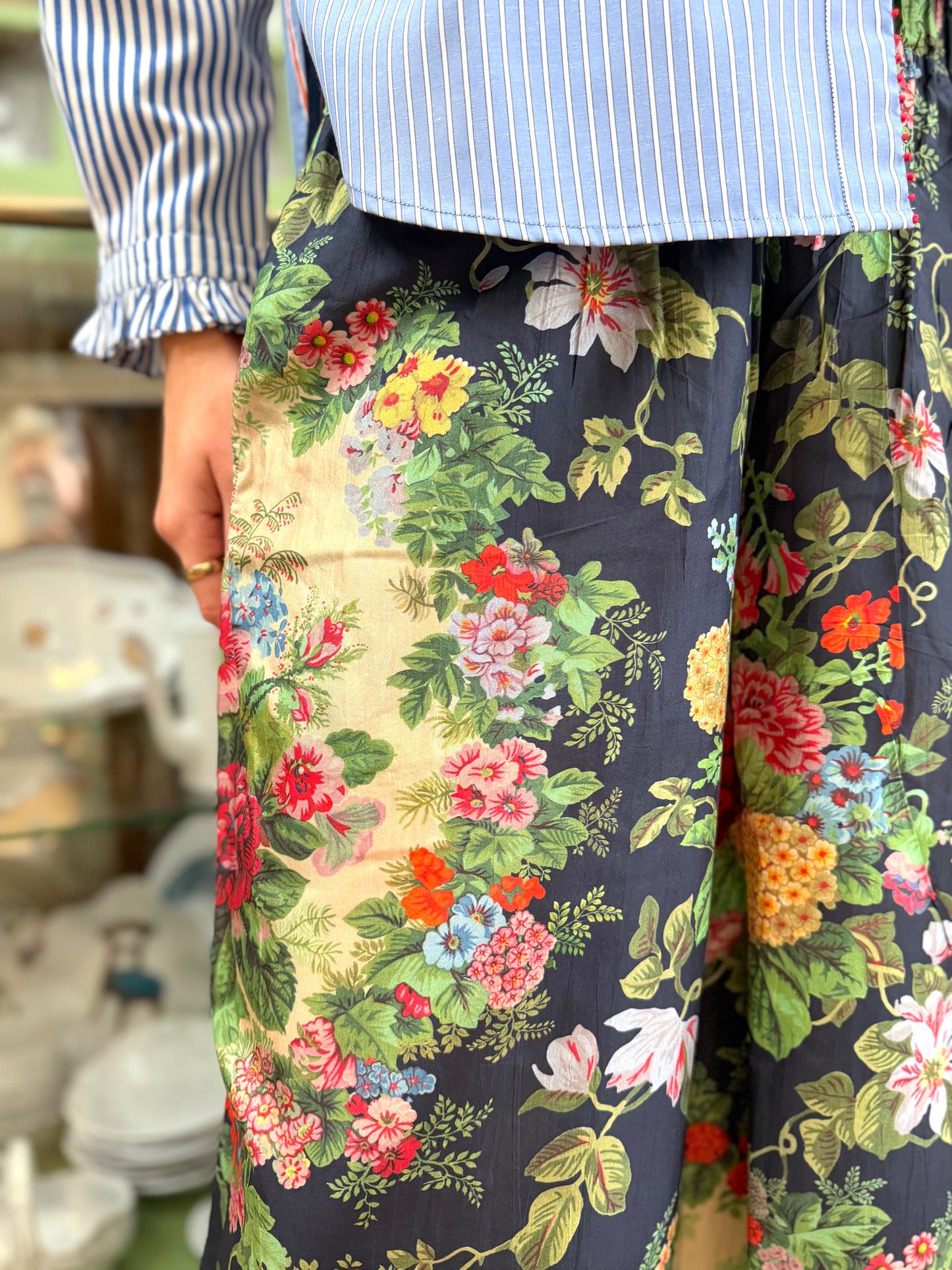 Péro Navy Floral Silk Pants