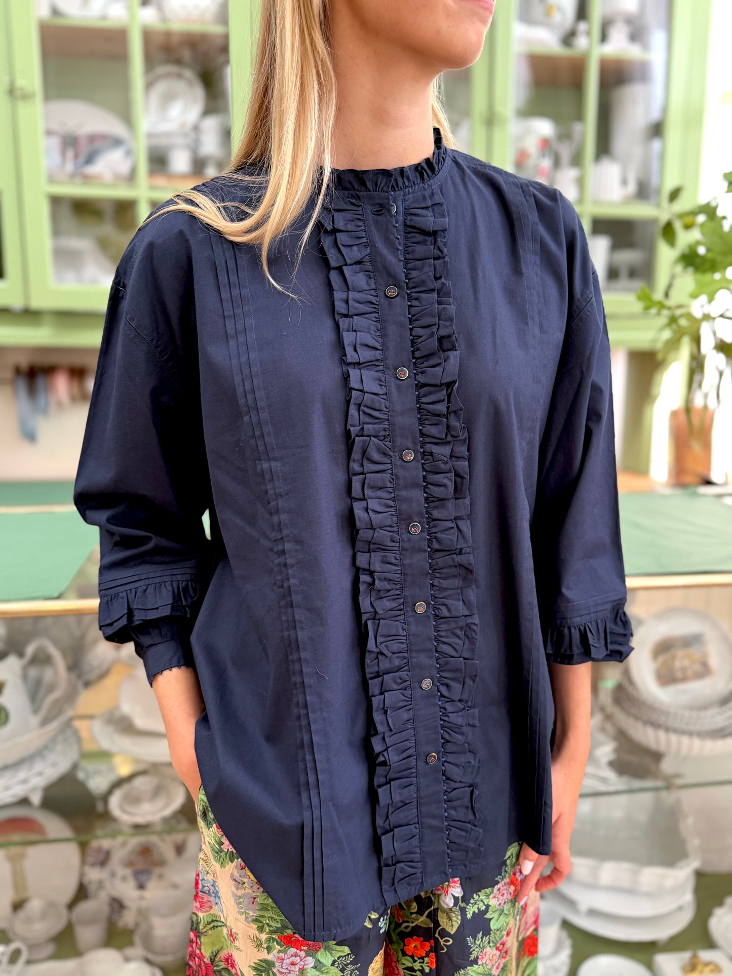 Péro Navy Shirt With Front Ruffle Detail