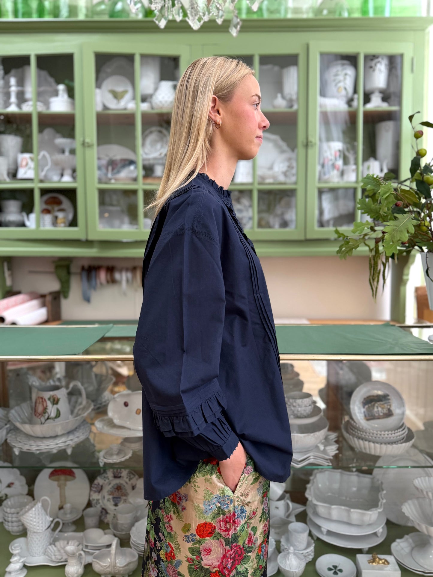 Péro Navy Shirt With Front Ruffle Detail