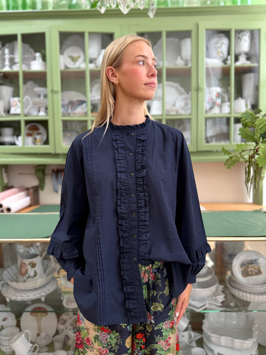 Péro Navy Shirt With Front Ruffle Detail
