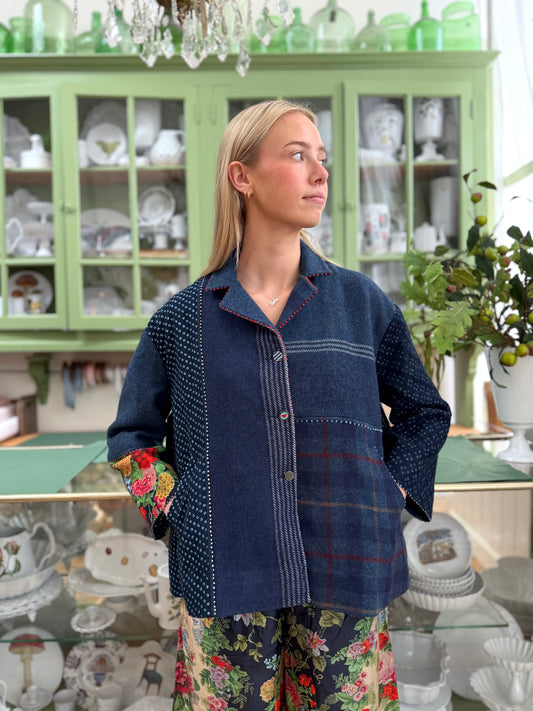 Péro Navy Wool Jacket With Floral Accents