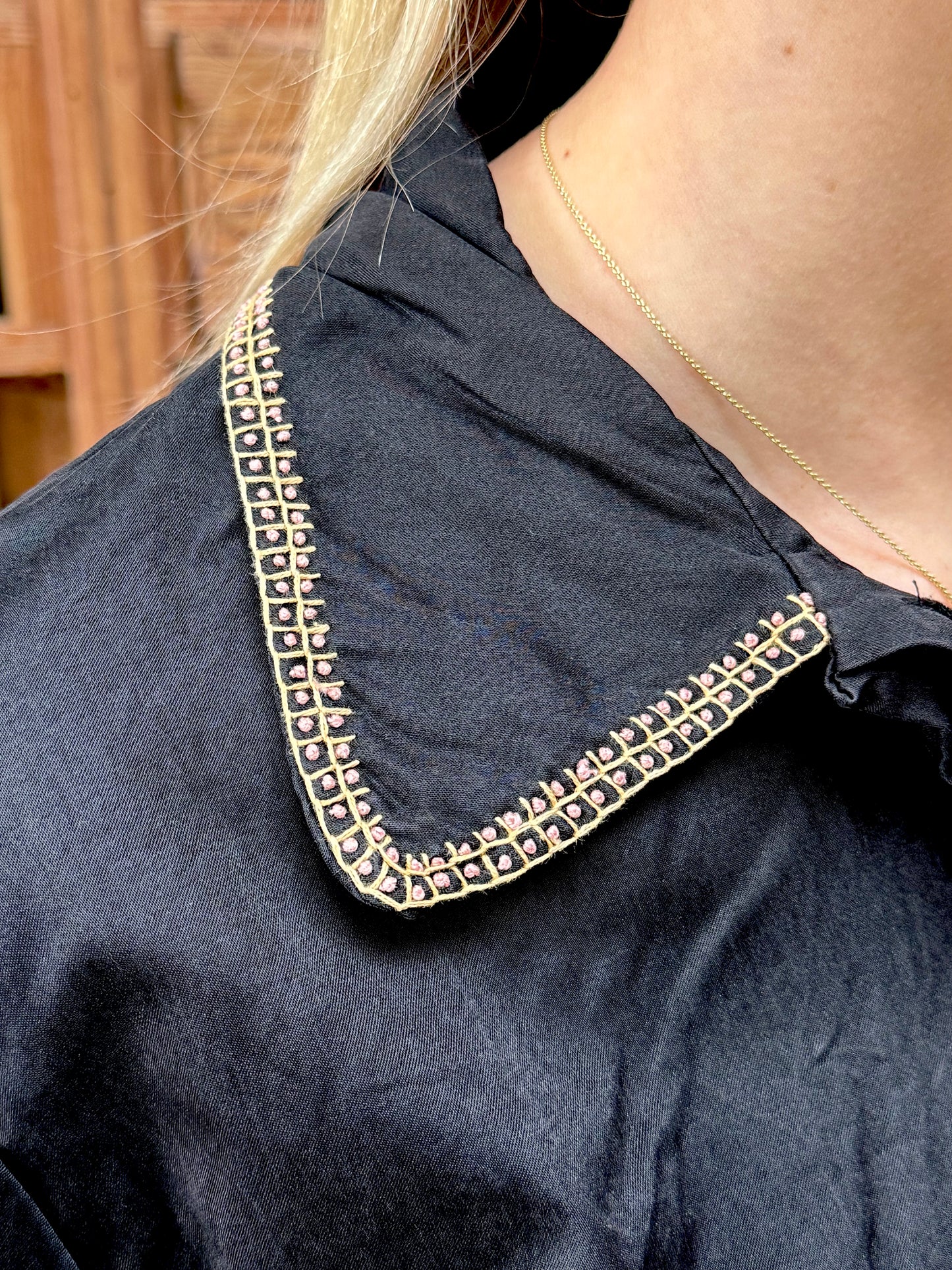 Sula Embroidered Collar Shirt - Black