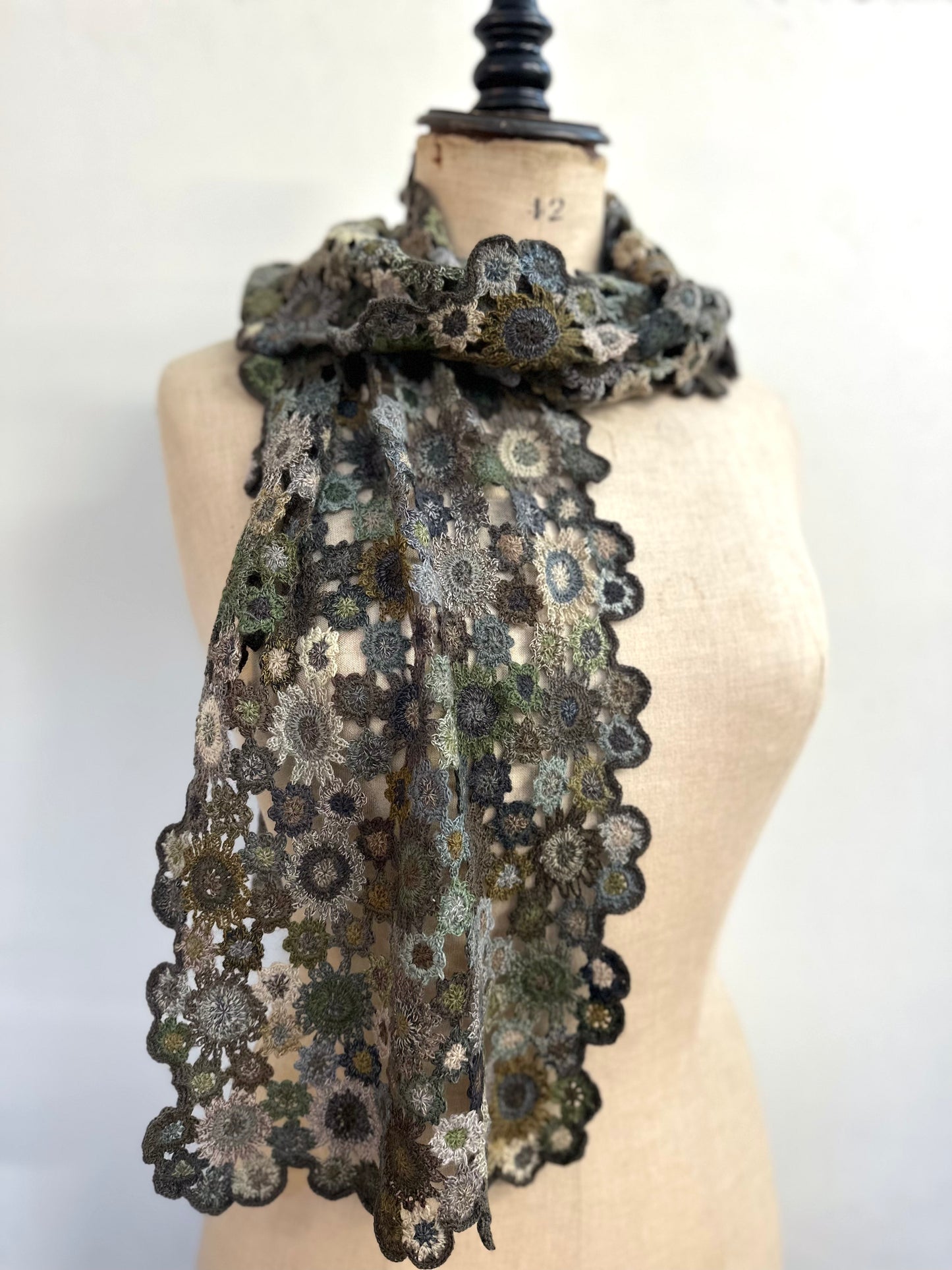 Sophie Digard Winter Fleurs Etoilees Crochet Scarf