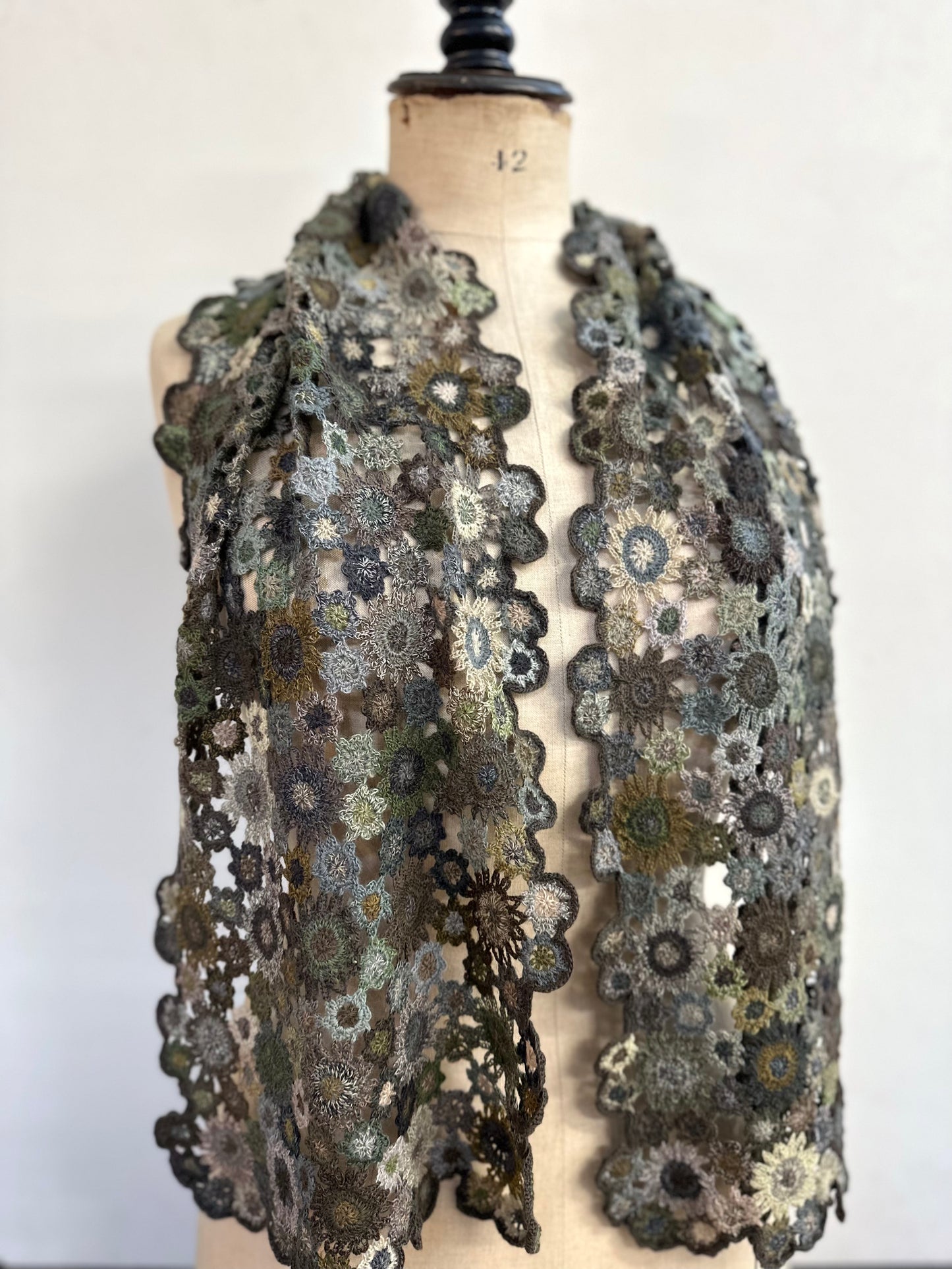 Sophie Digard Winter Fleurs Etoilees Crochet Scarf