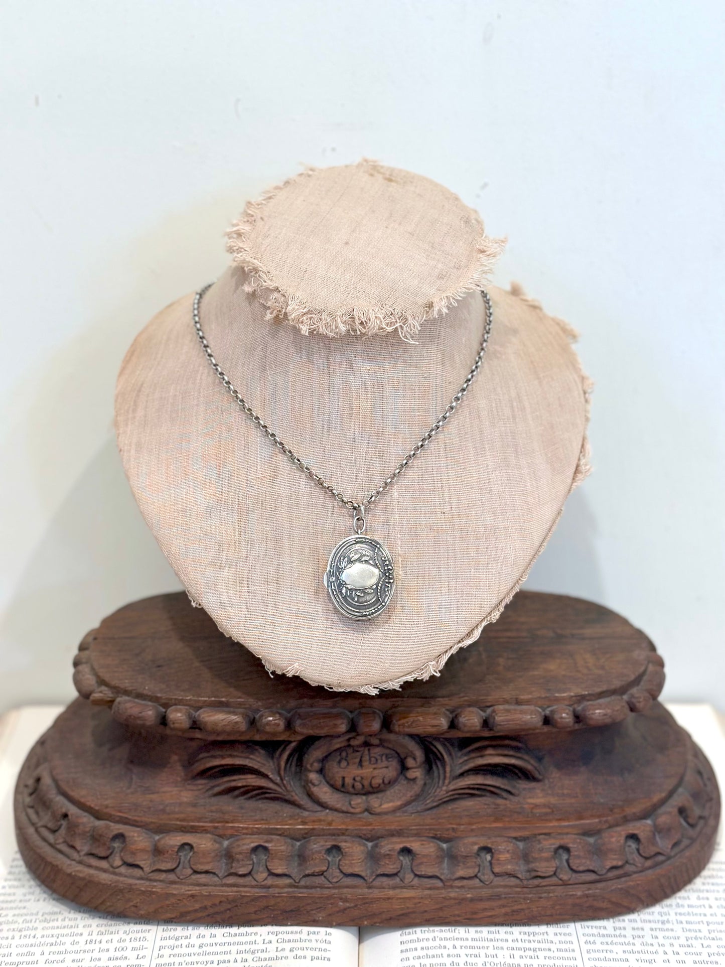 Antique French Necklace With Oval 'Poudrier' Locket